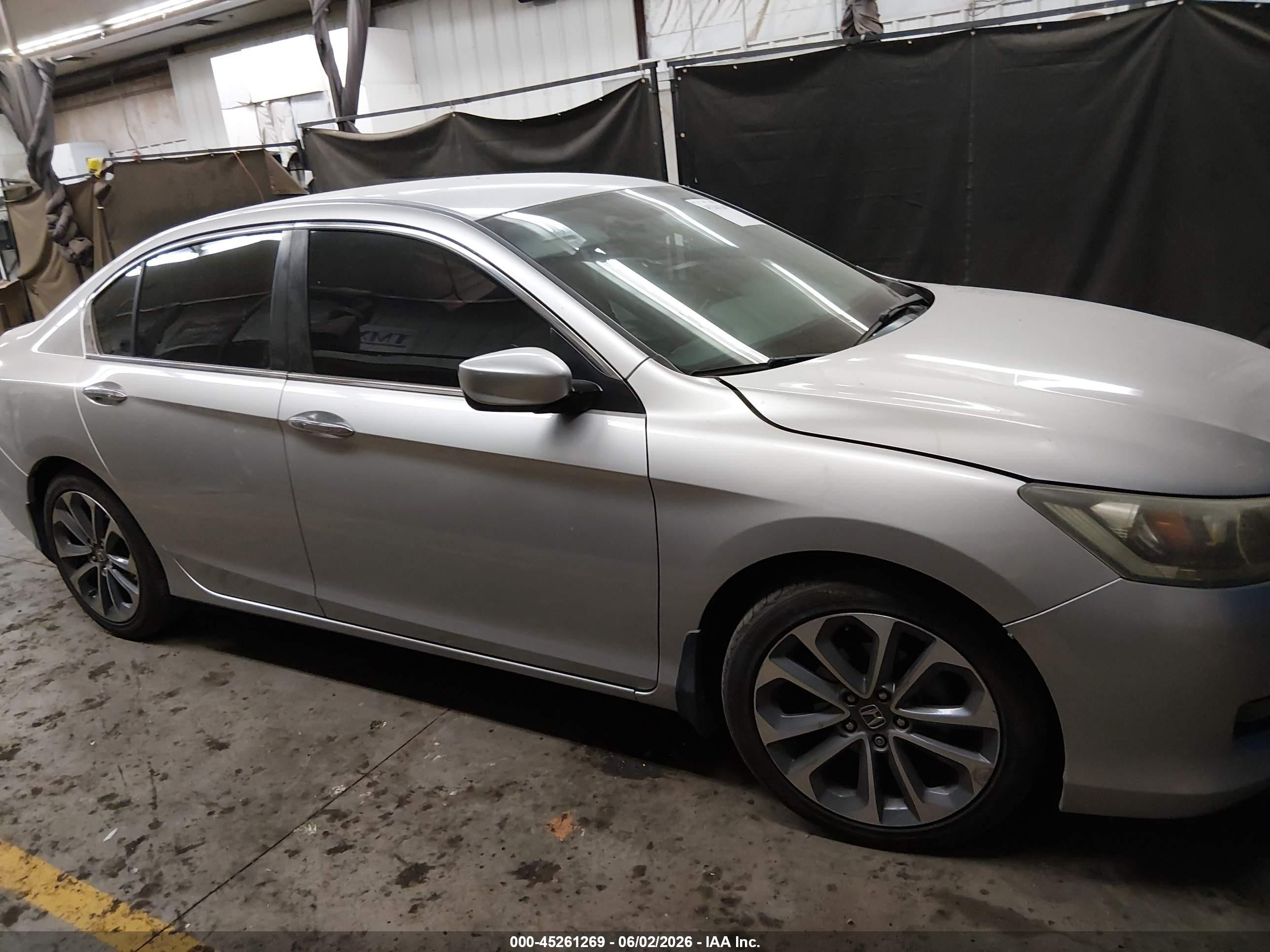 2015 Honda Accord Sport Silver vin: 1HGCR2F52FA018229