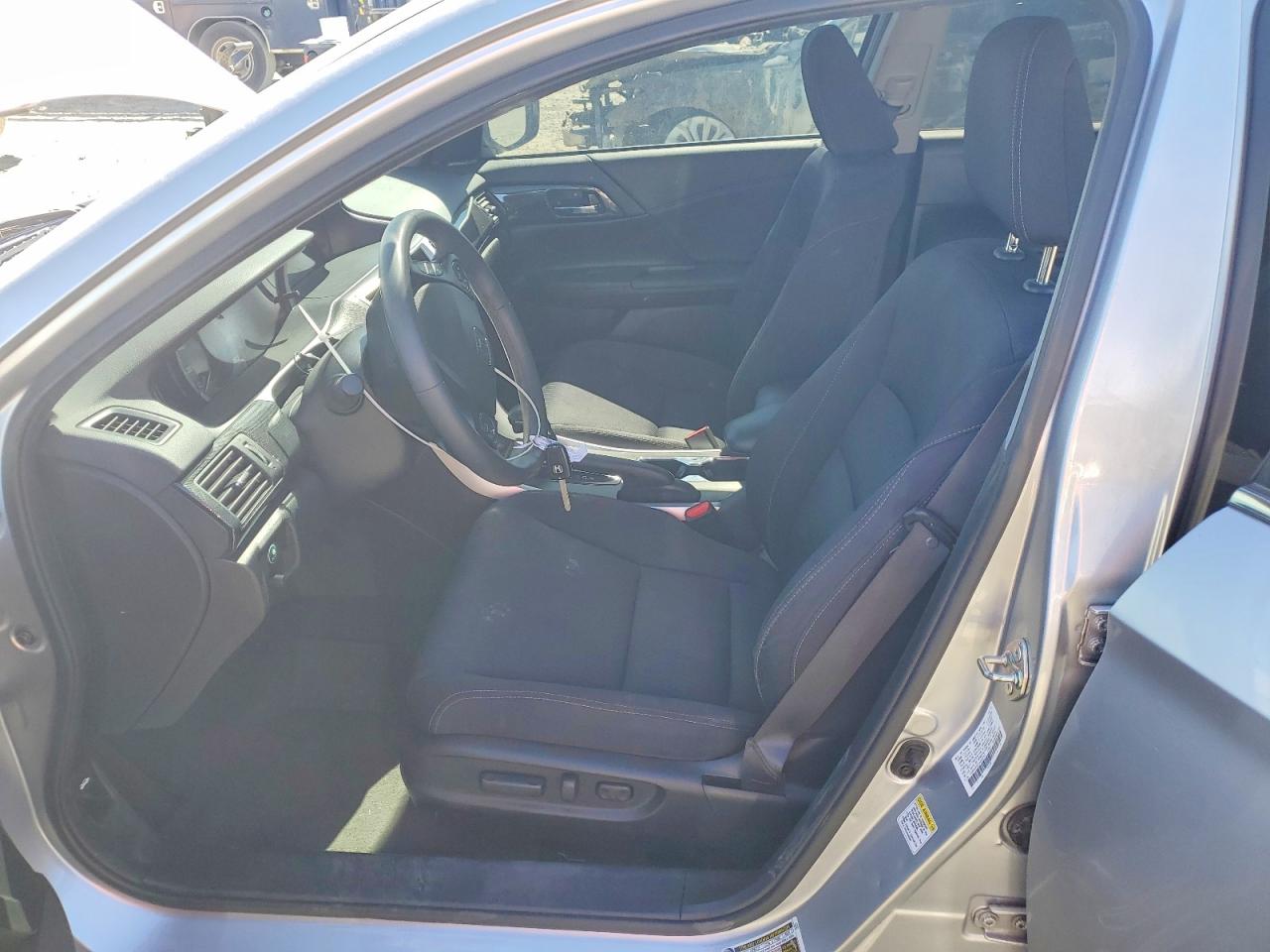 2015 Honda Accord Sport Silver vin: 1HGCR2F52FA089303