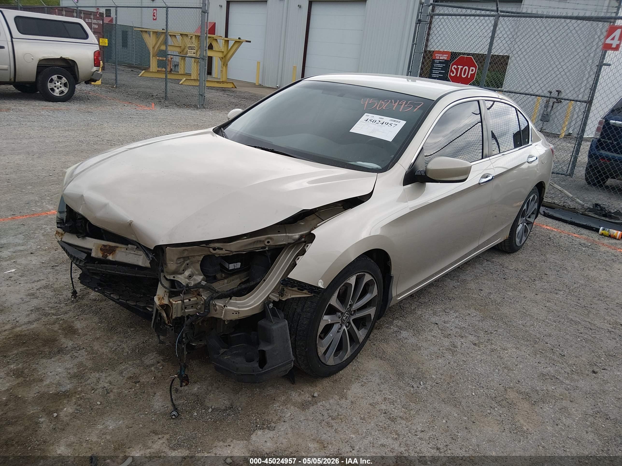 2015 Honda Accord Sport Gold vin: 1HGCR2F52FA130951