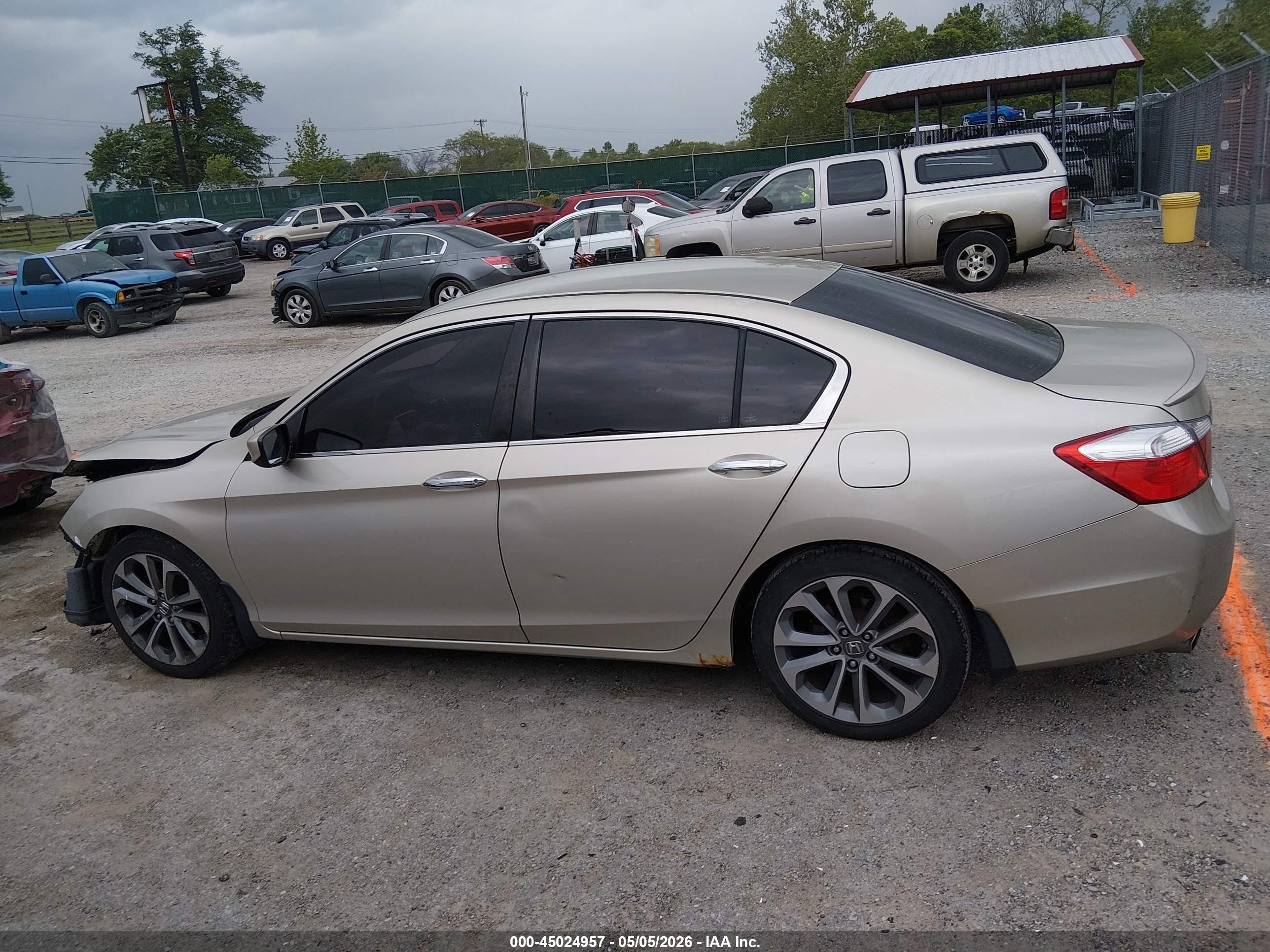 2015 Honda Accord Sport Gold vin: 1HGCR2F52FA130951