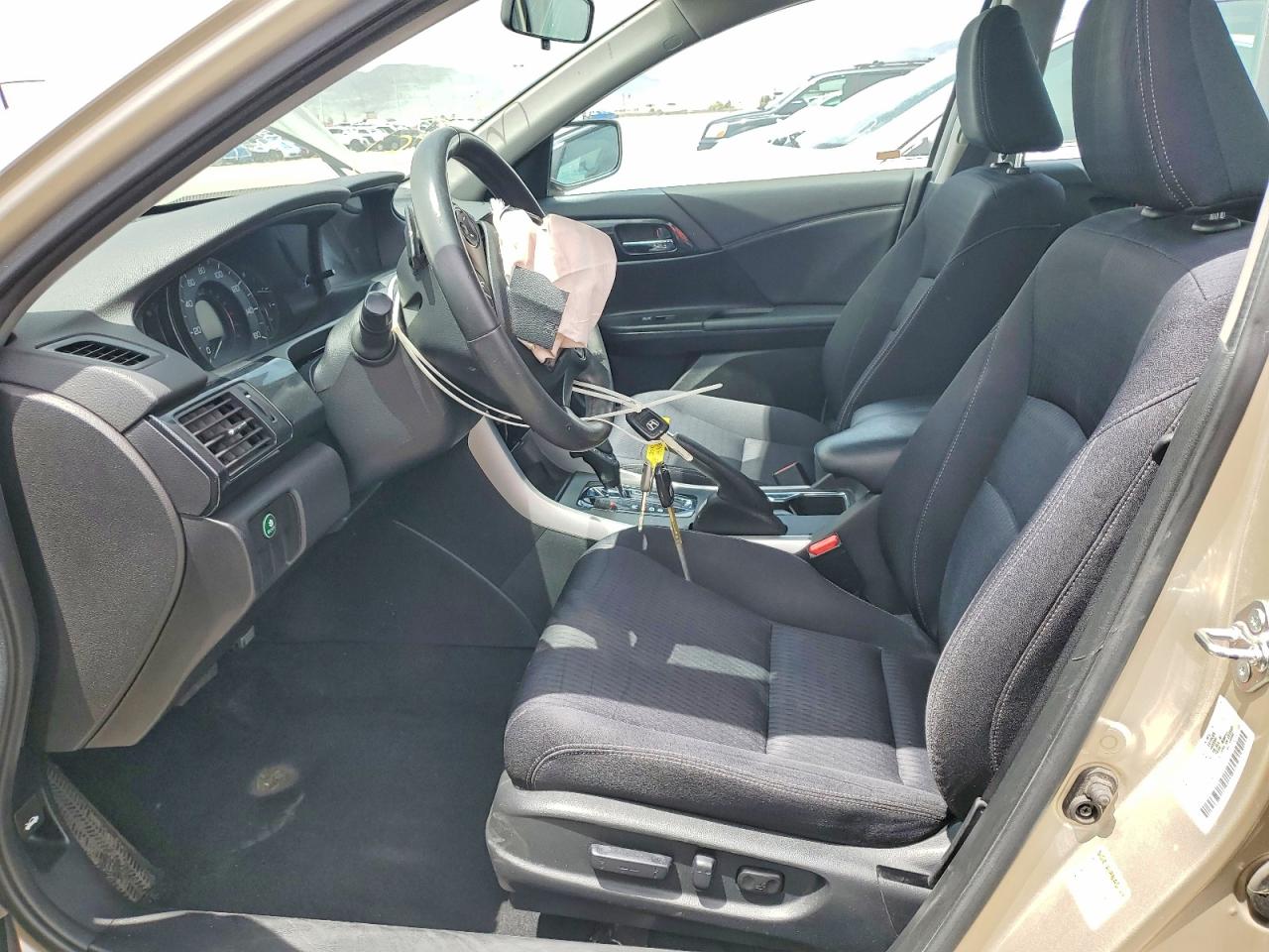 2015 Honda Accord Sport Beige vin: 1HGCR2F52FA132151