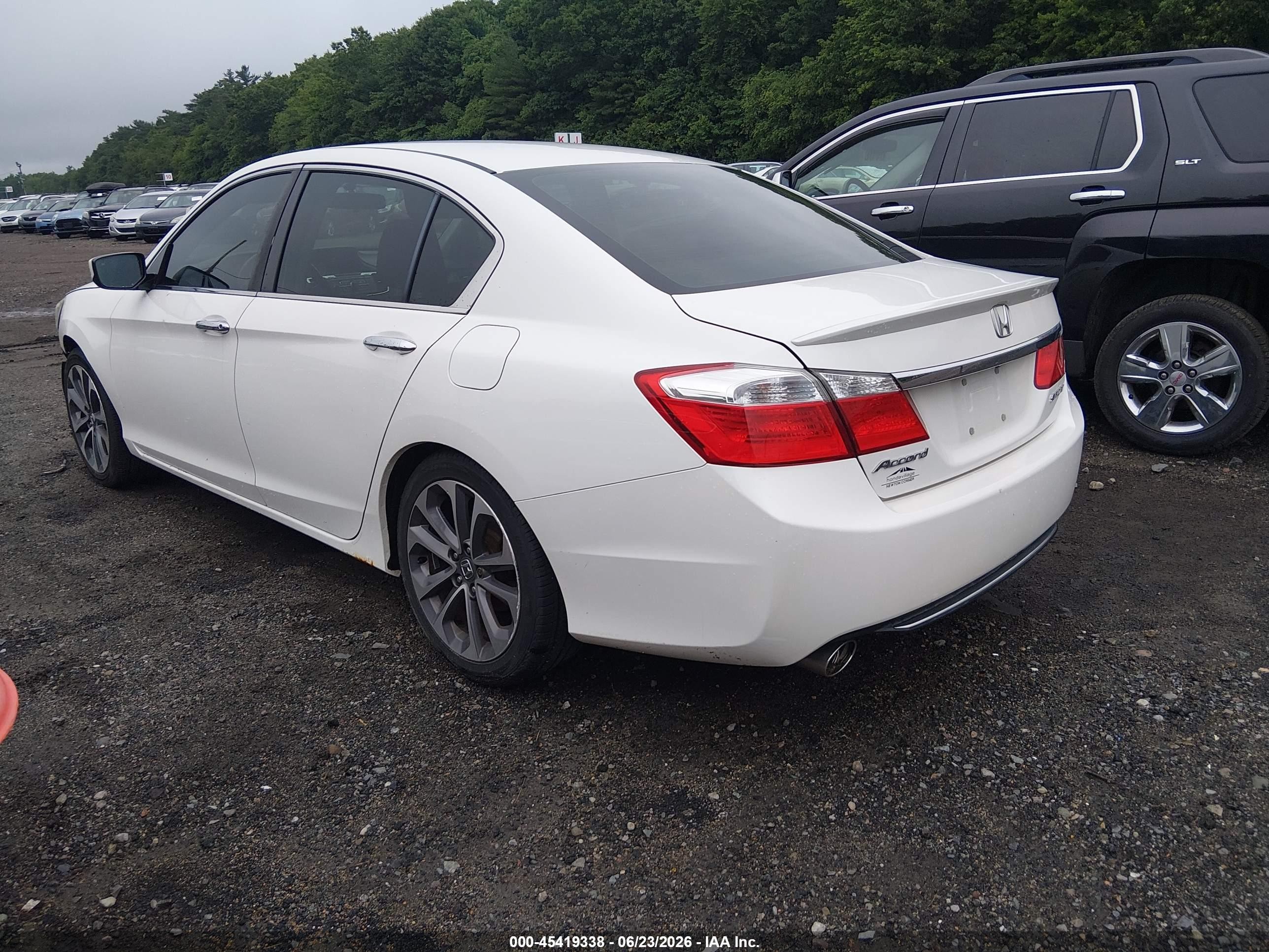 2015 Honda Accord Sport White vin: 1HGCR2F52FA221928
