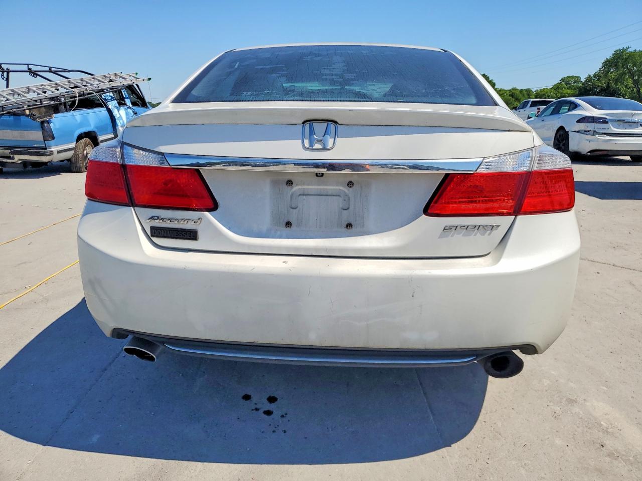 2015 Honda Accord Sport White vin: 1HGCR2F52FA258820