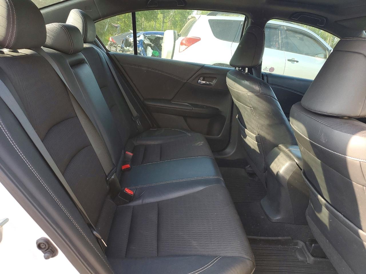 2016 Honda Accord Sport White vin: 1HGCR2F52GA802136