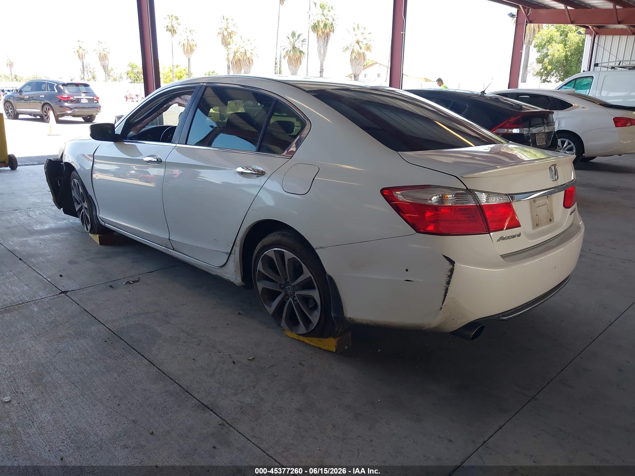 2015 Honda Accord Sport White vin: 1HGCR2F54FA051393