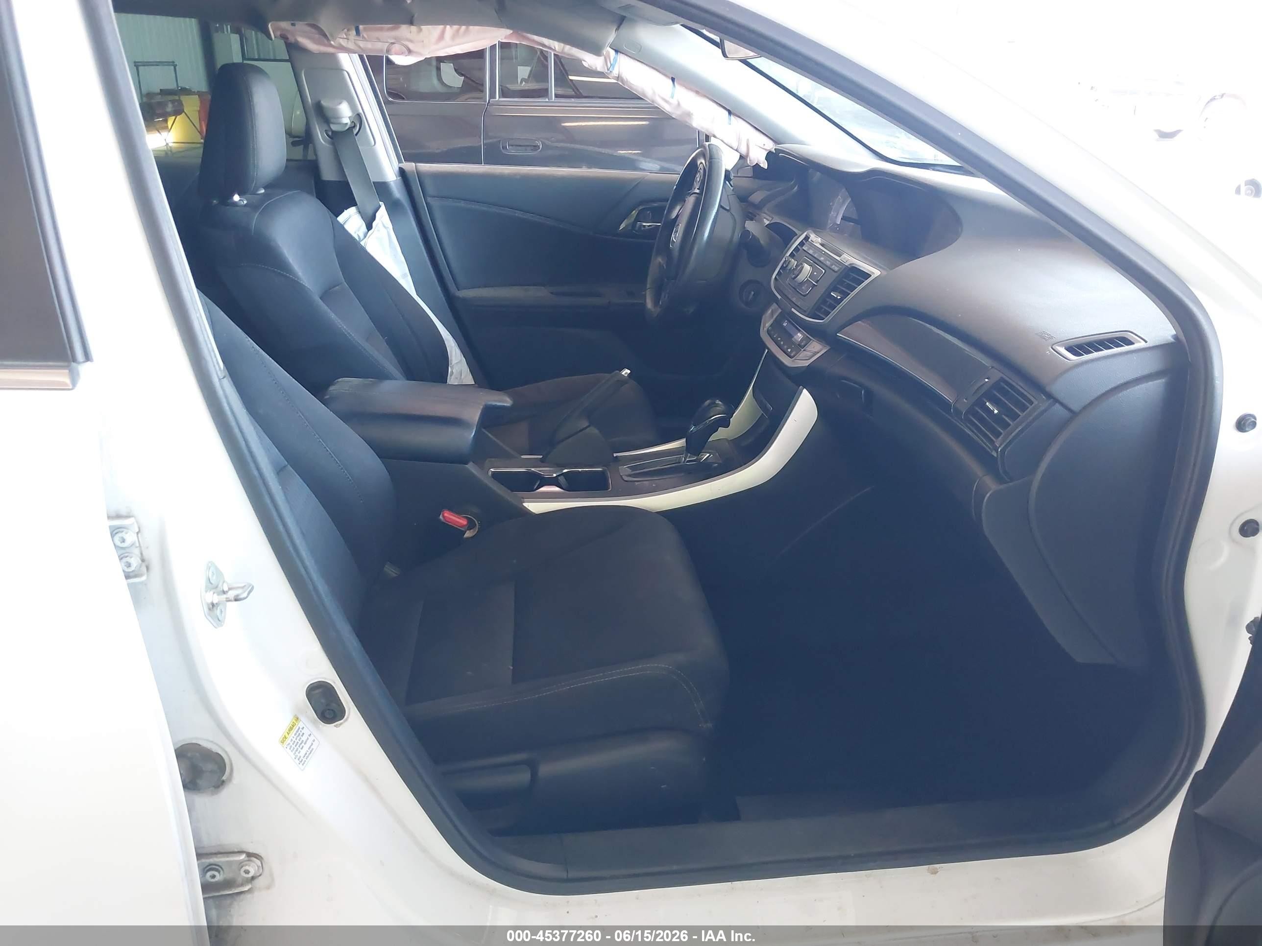 2015 Honda Accord Sport White vin: 1HGCR2F54FA051393