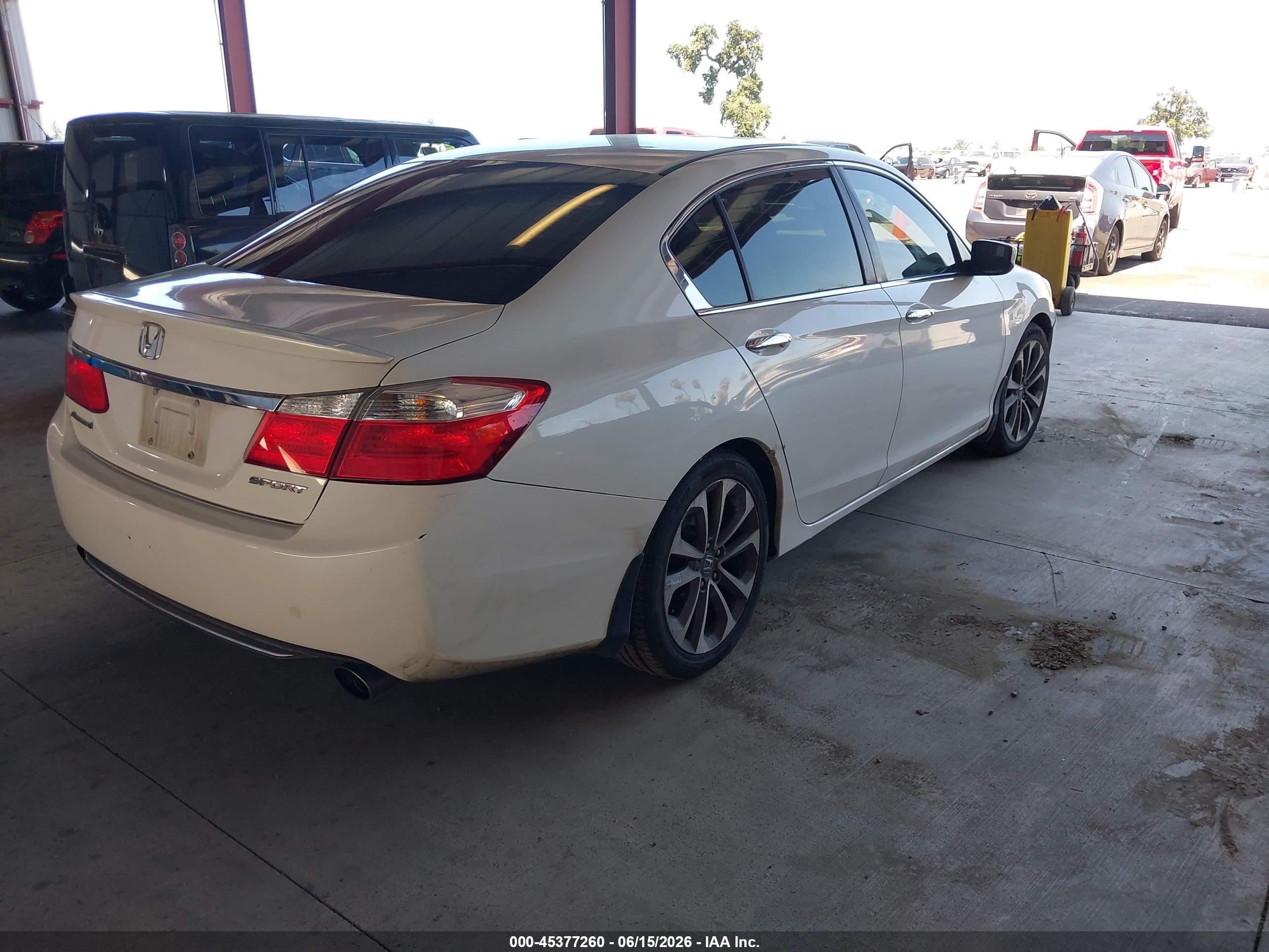 2015 Honda Accord Sport White vin: 1HGCR2F54FA051393