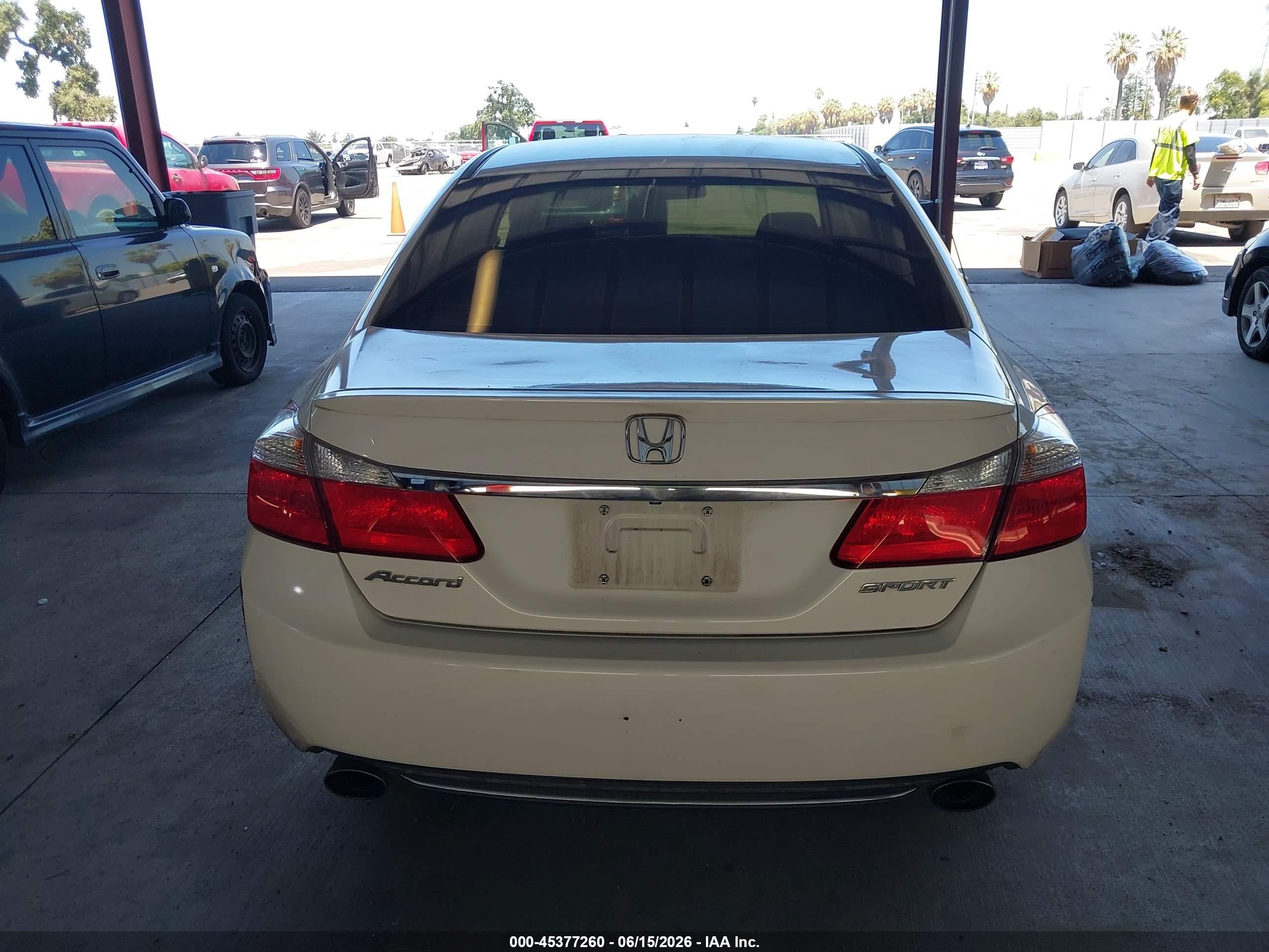 2015 Honda Accord Sport White vin: 1HGCR2F54FA051393