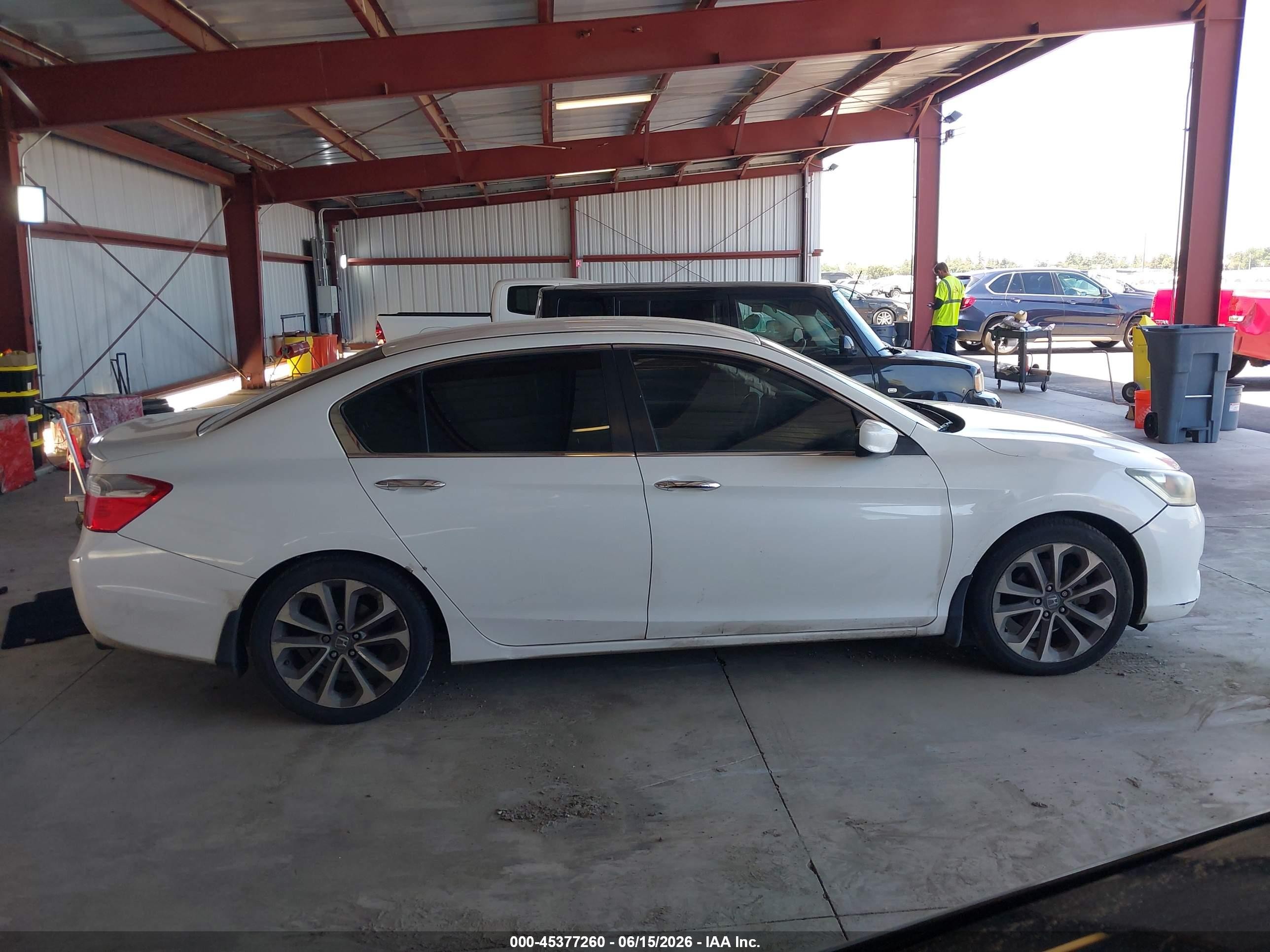 2015 Honda Accord Sport White vin: 1HGCR2F54FA051393