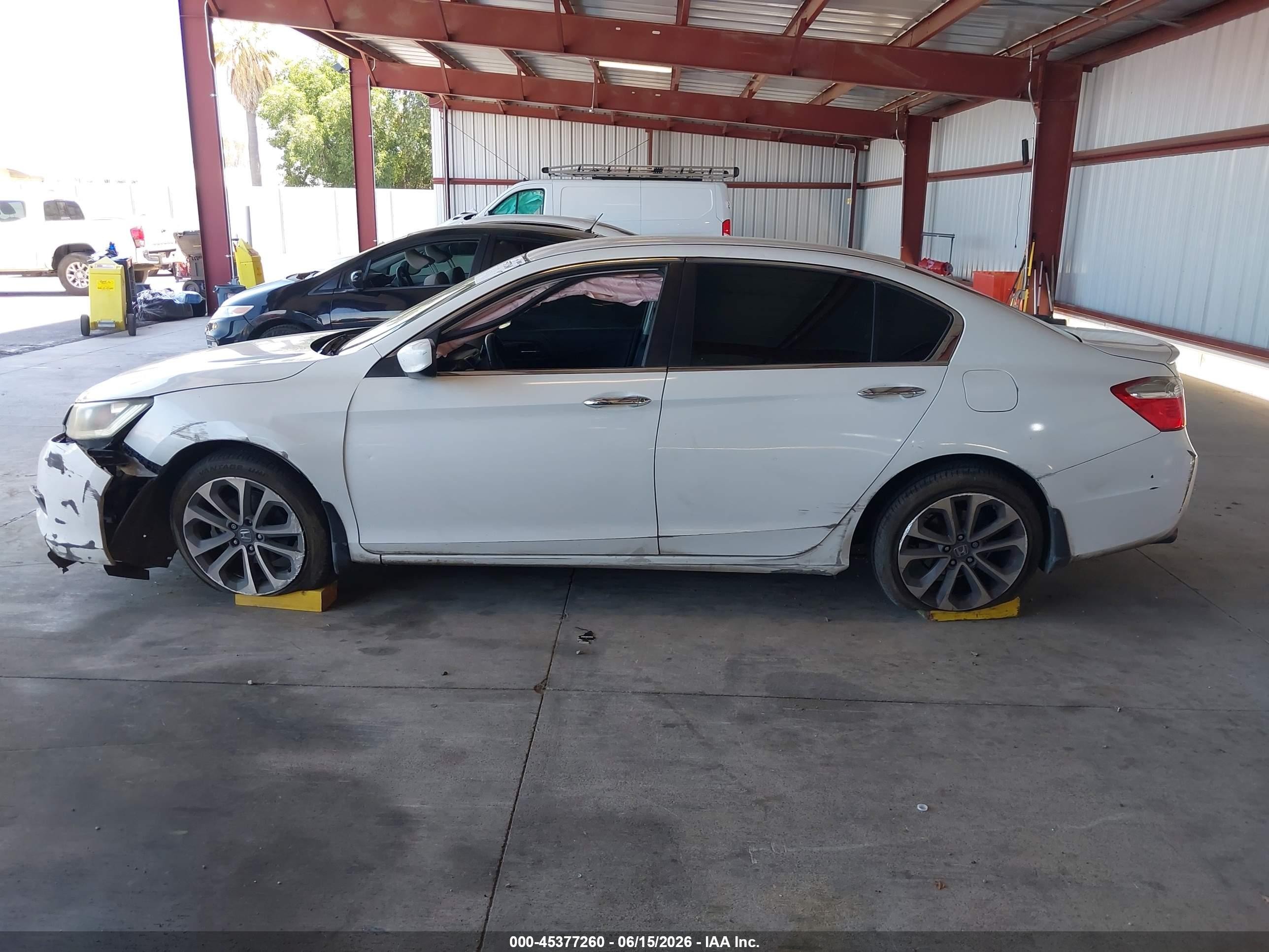 2015 Honda Accord Sport White vin: 1HGCR2F54FA051393