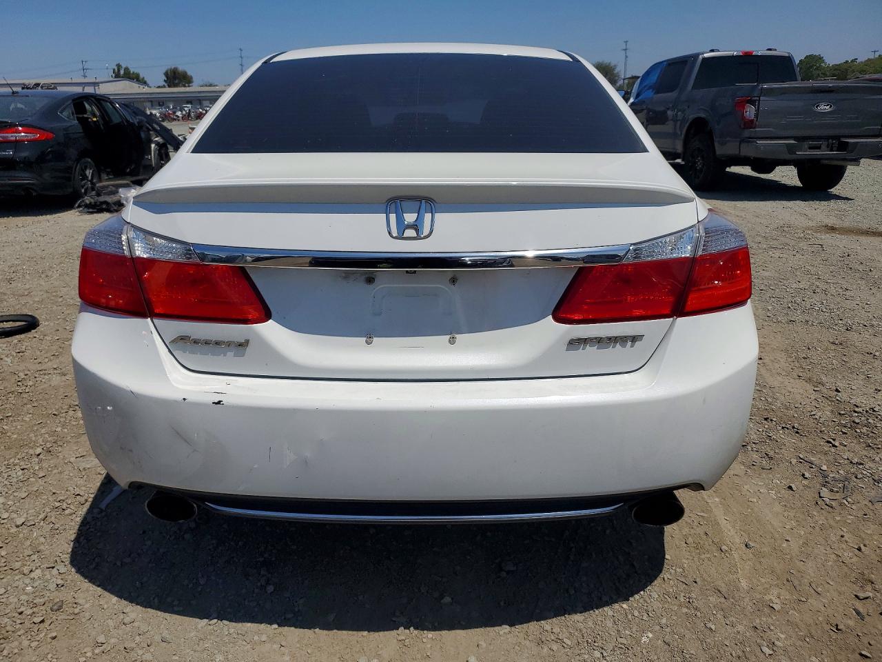 2015 Honda Accord Sport White vin: 1HGCR2F54FA200370