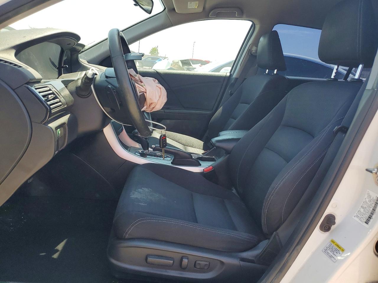 2015 Honda Accord Sport White vin: 1HGCR2F54FA200370