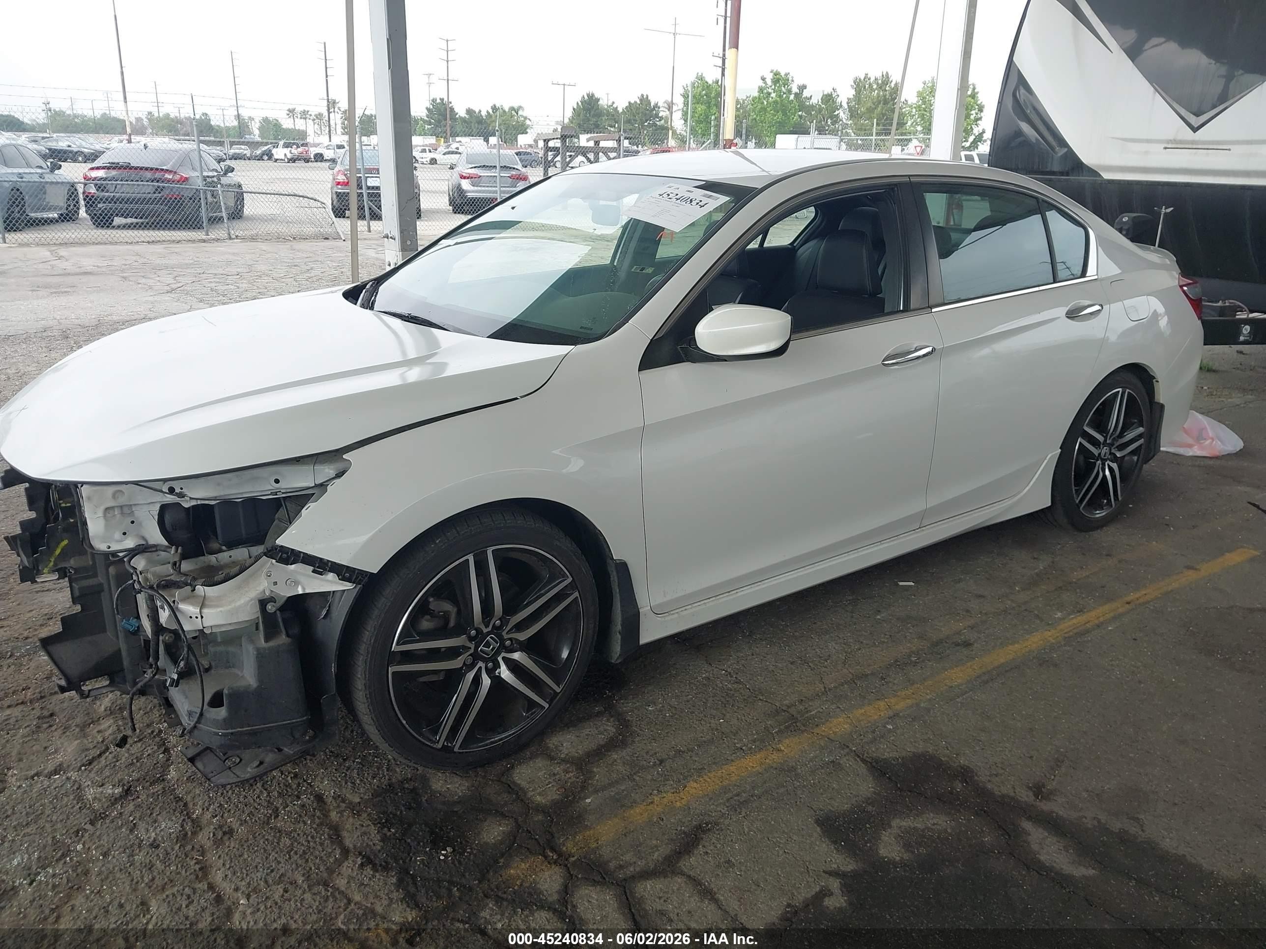 2017 Honda Accord Sport Белый vin: 1HGCR2F55HA061451