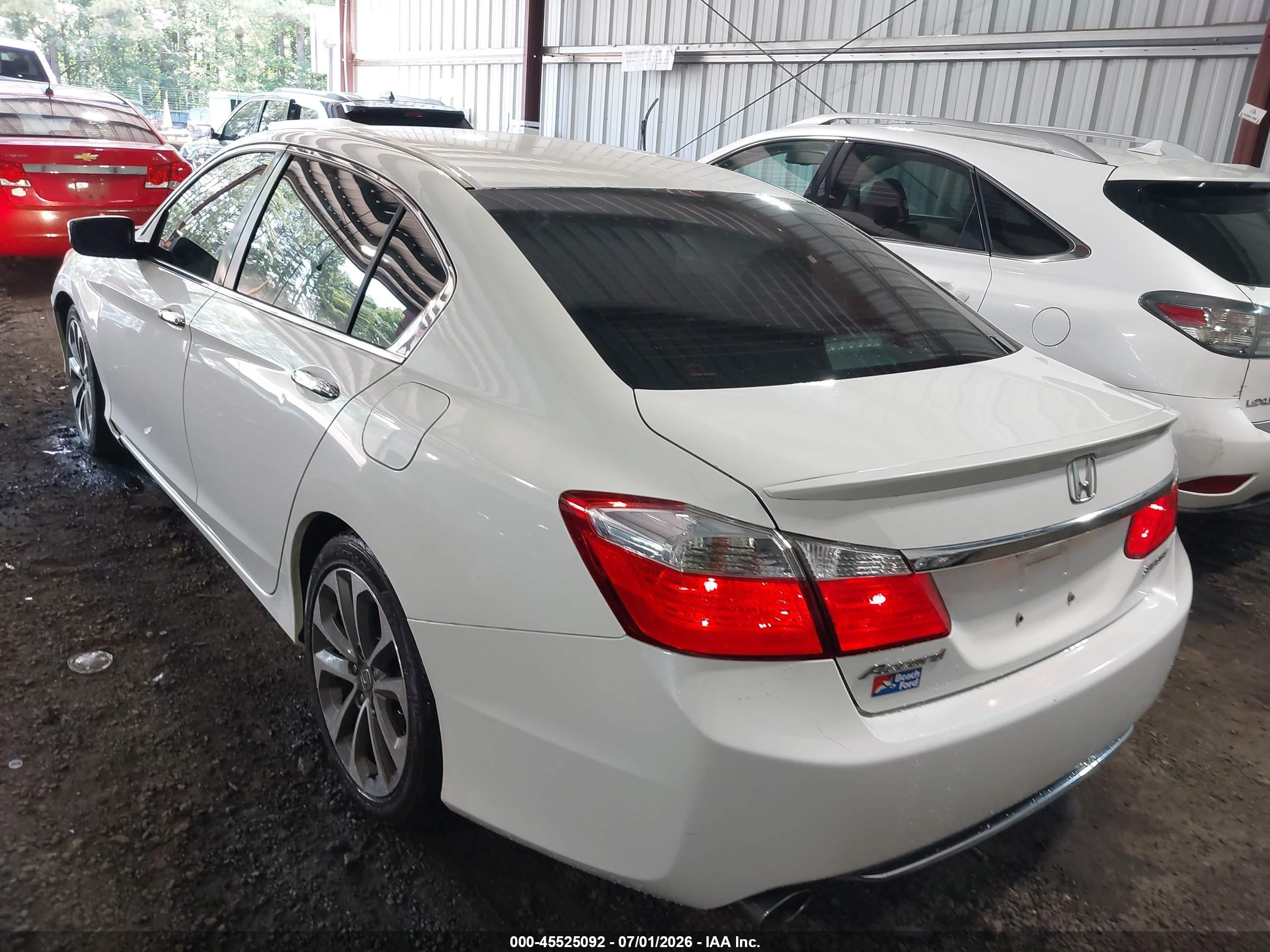 2015 Honda Accord Sport White vin: 1HGCR2F56FA073220