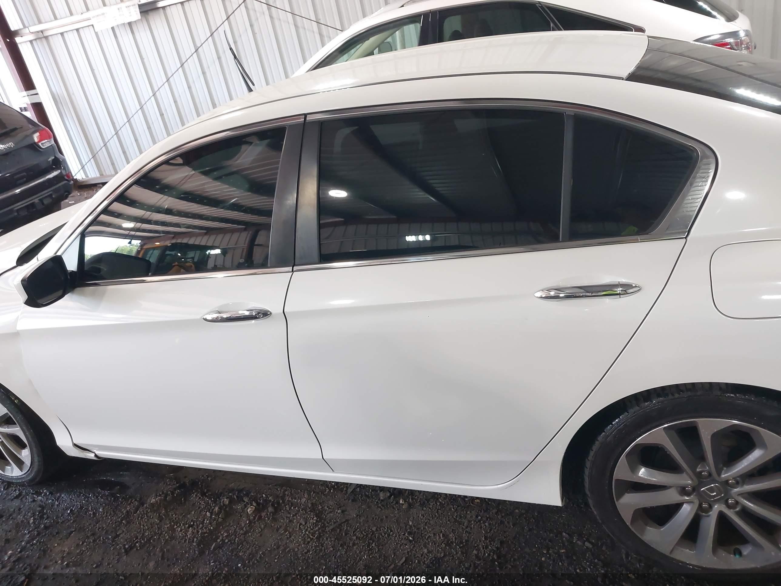 2015 Honda Accord Sport White vin: 1HGCR2F56FA073220