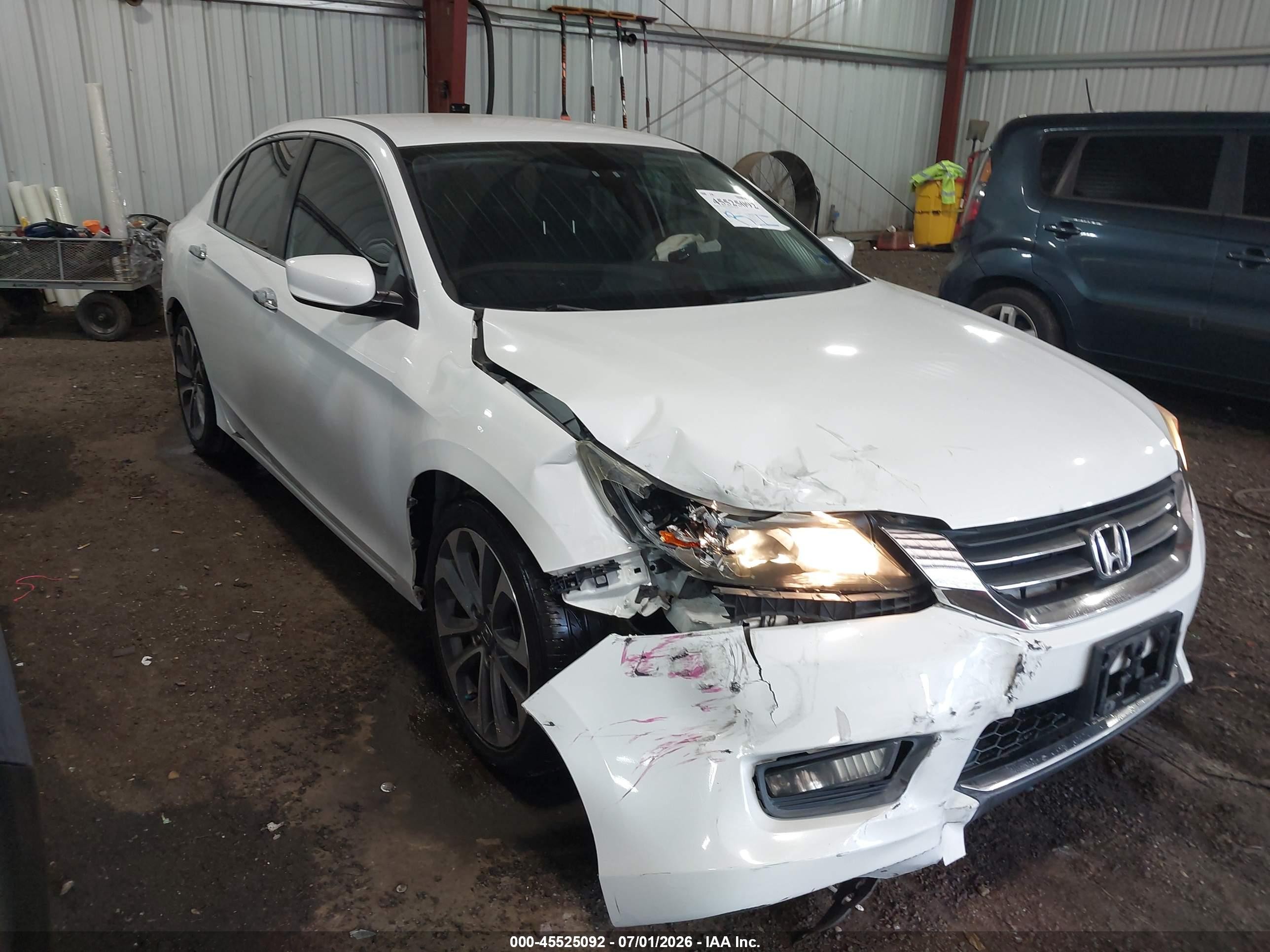 2015 Honda Accord Sport White vin: 1HGCR2F56FA073220