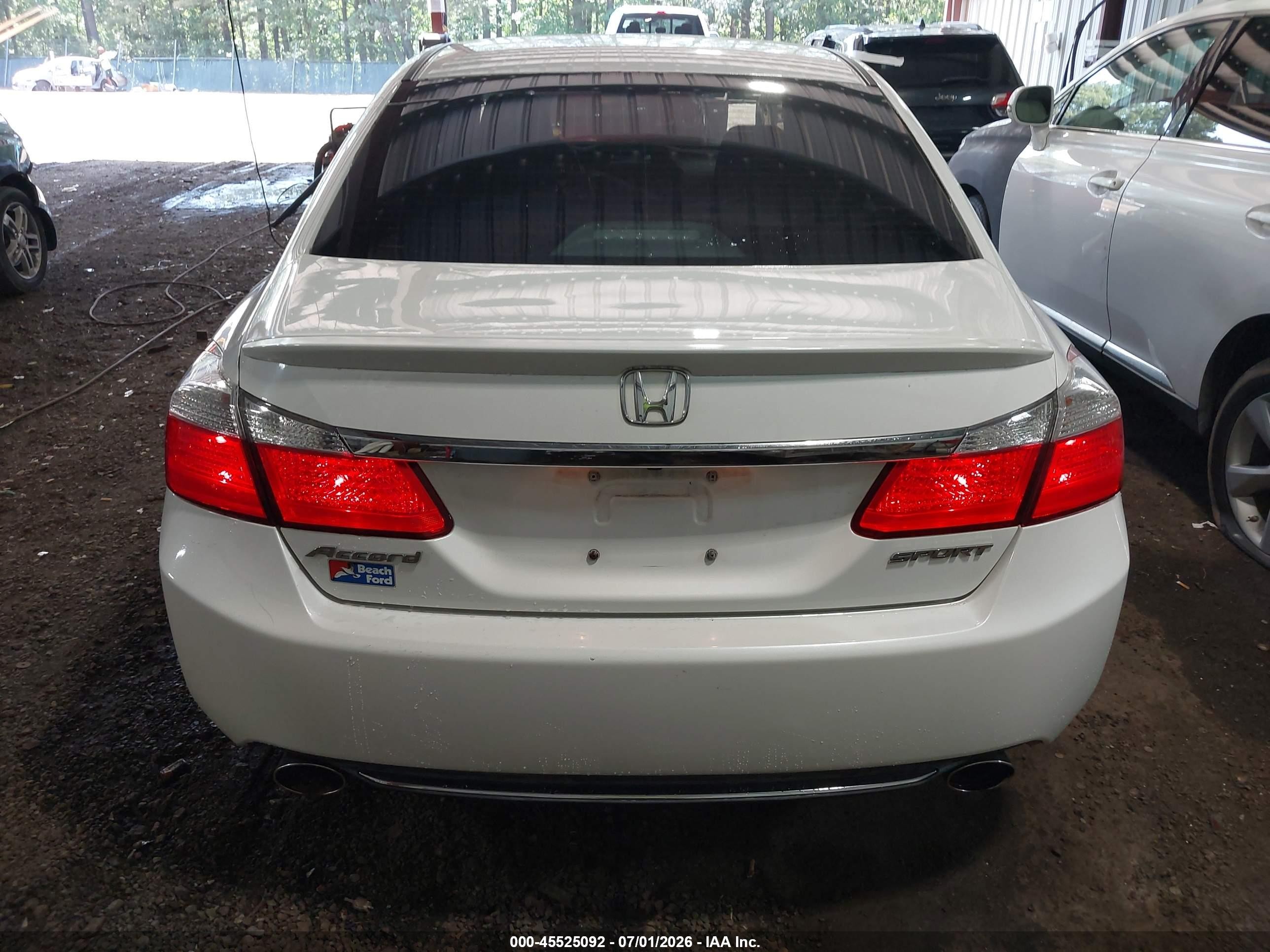 2015 Honda Accord Sport White vin: 1HGCR2F56FA073220