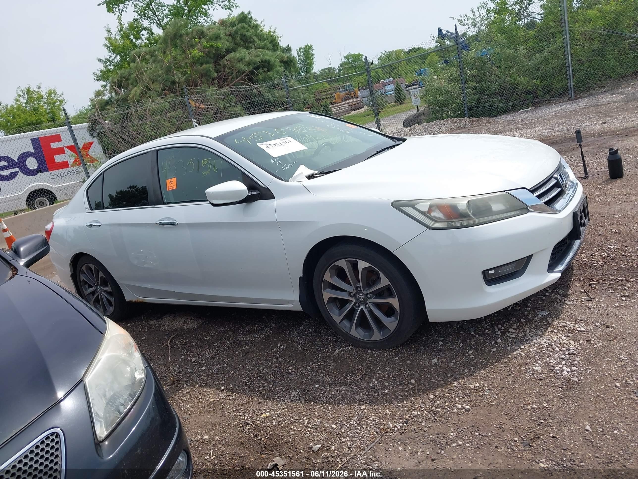 2015 Honda Accord Sport White vin: 1HGCR2F56FA073234