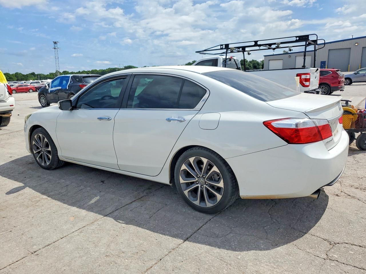 2015 Honda Accord Sport White vin: 1HGCR2F57FA052666
