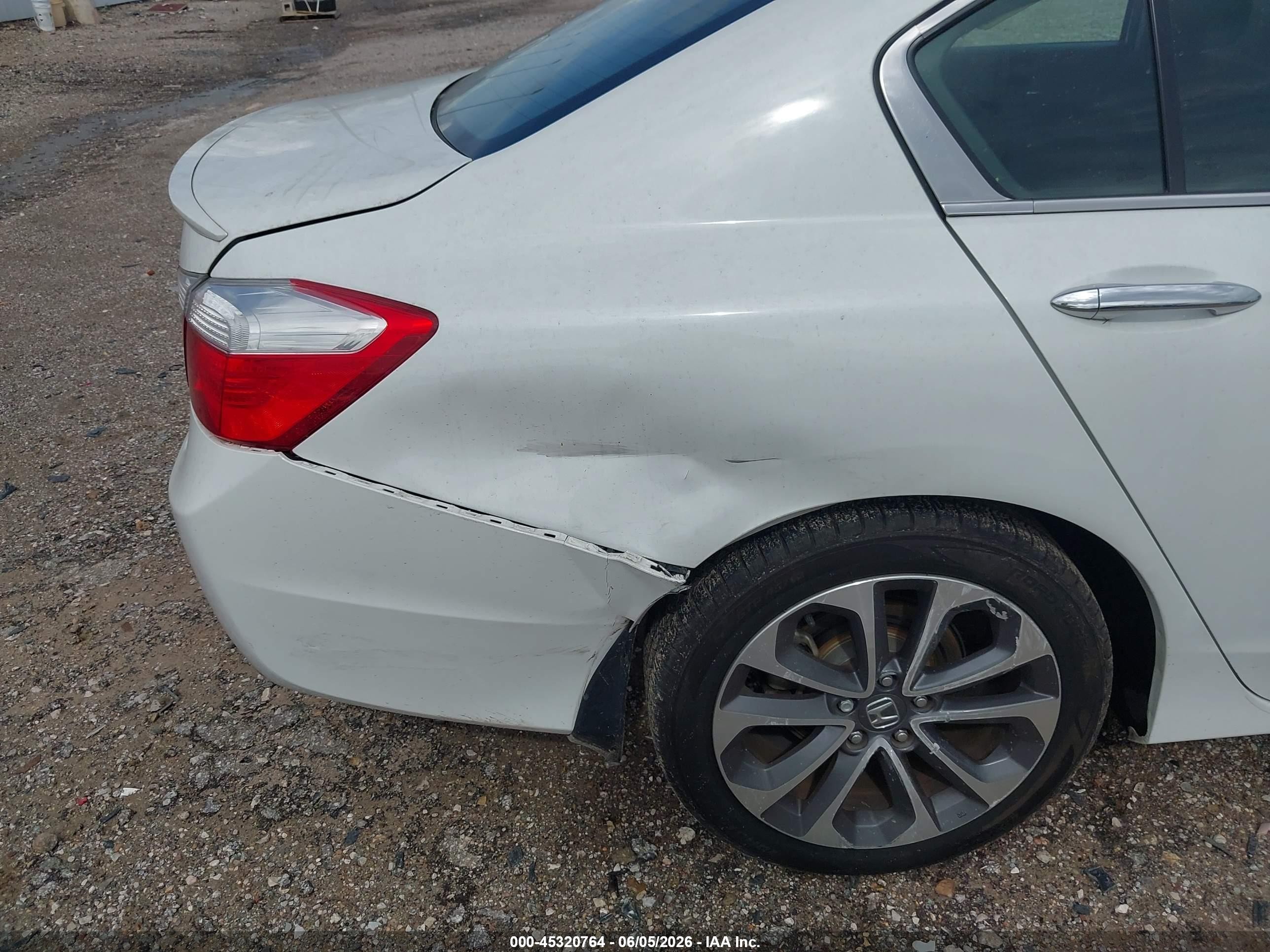 2015 Honda Accord Sport White vin: 1HGCR2F57FA104295