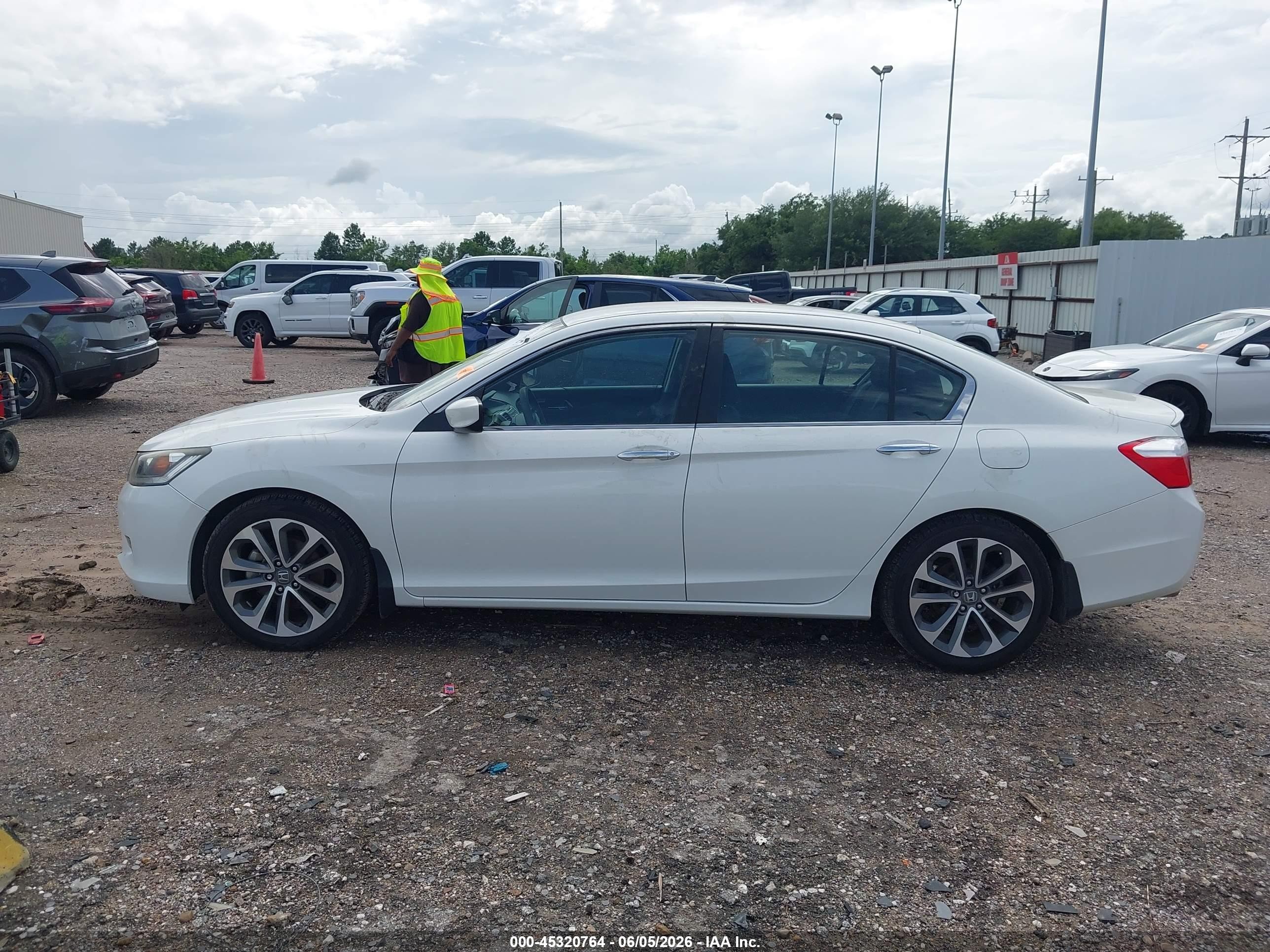 2015 Honda Accord Sport White vin: 1HGCR2F57FA104295