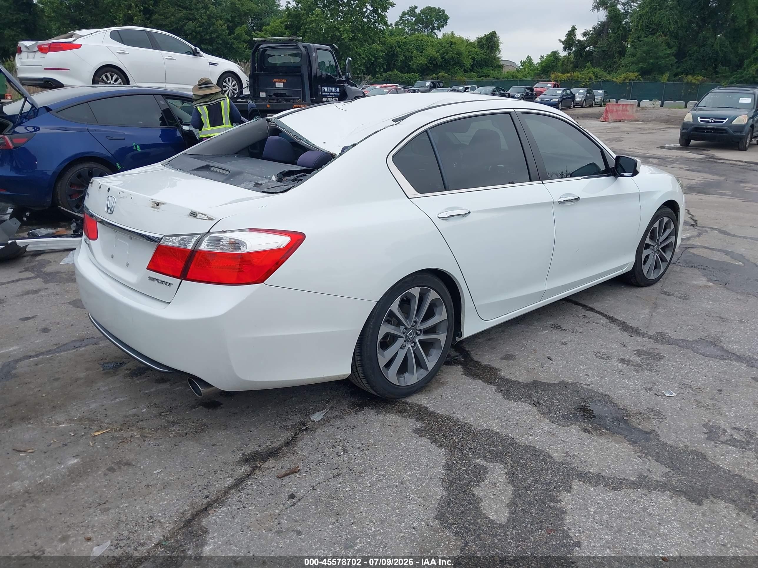 2015 Honda Accord Sport White vin: 1HGCR2F57FA275080