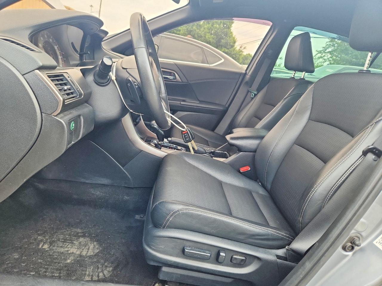 2017 Honda Accord Sport Silver vin: 1HGCR2F58HA139849