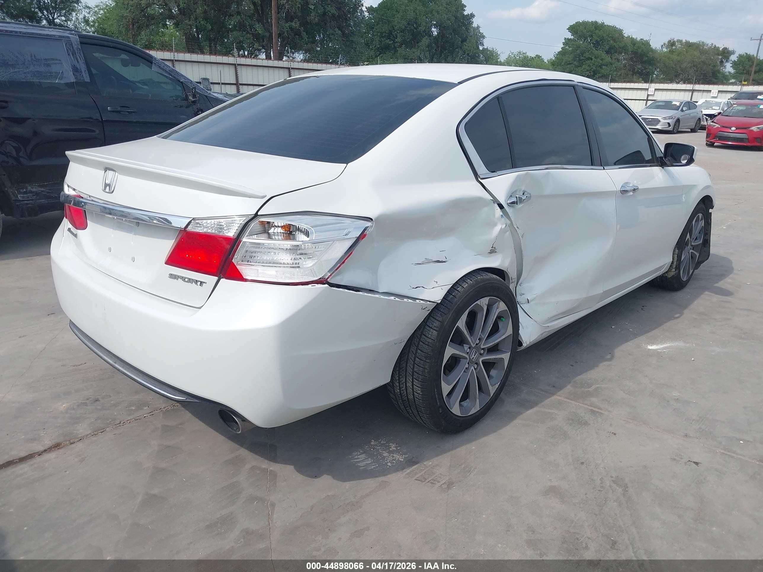 2015 Honda Accord Sport White vin: 1HGCR2F59FA022844