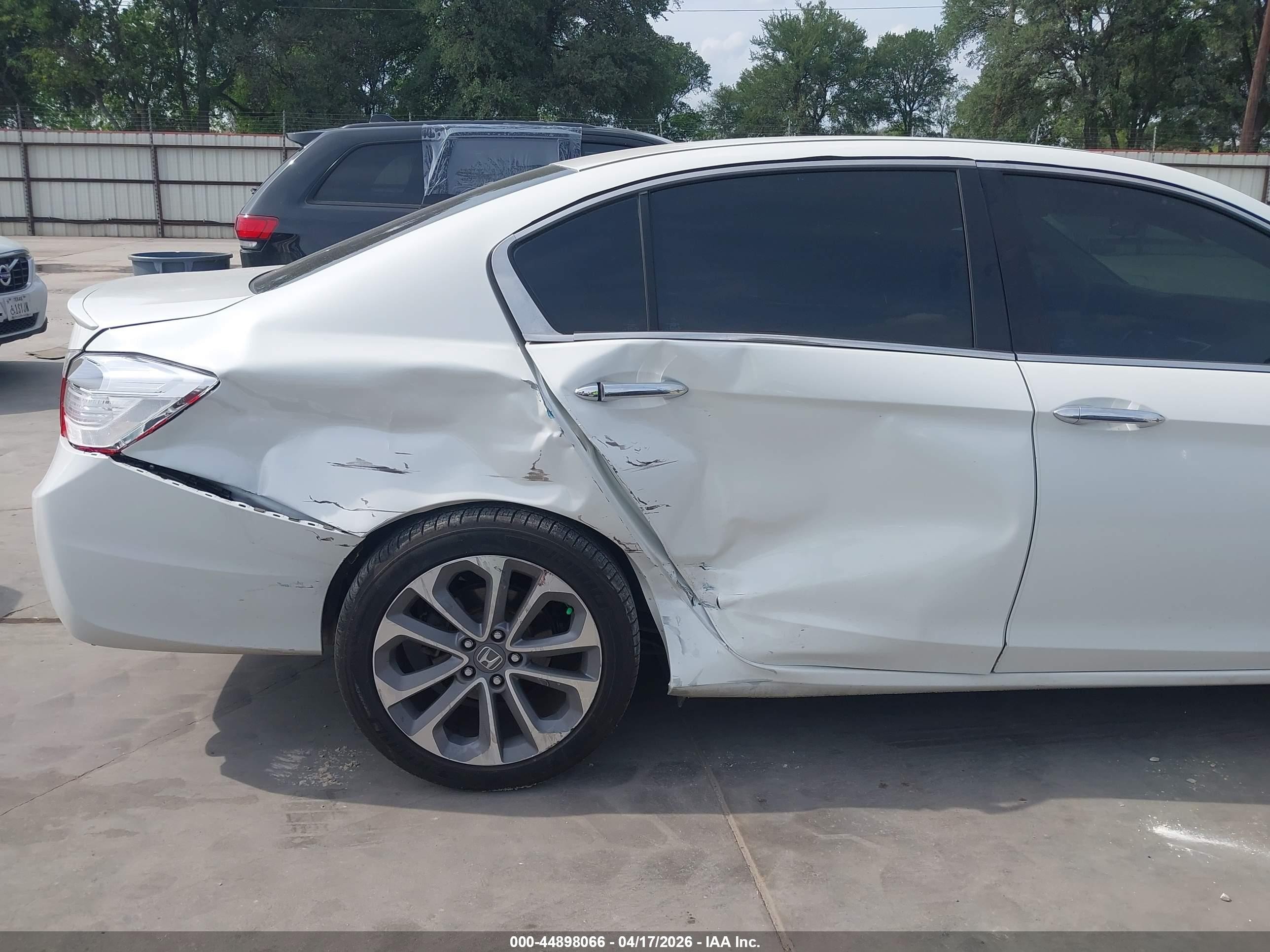 2015 Honda Accord Sport White vin: 1HGCR2F59FA022844