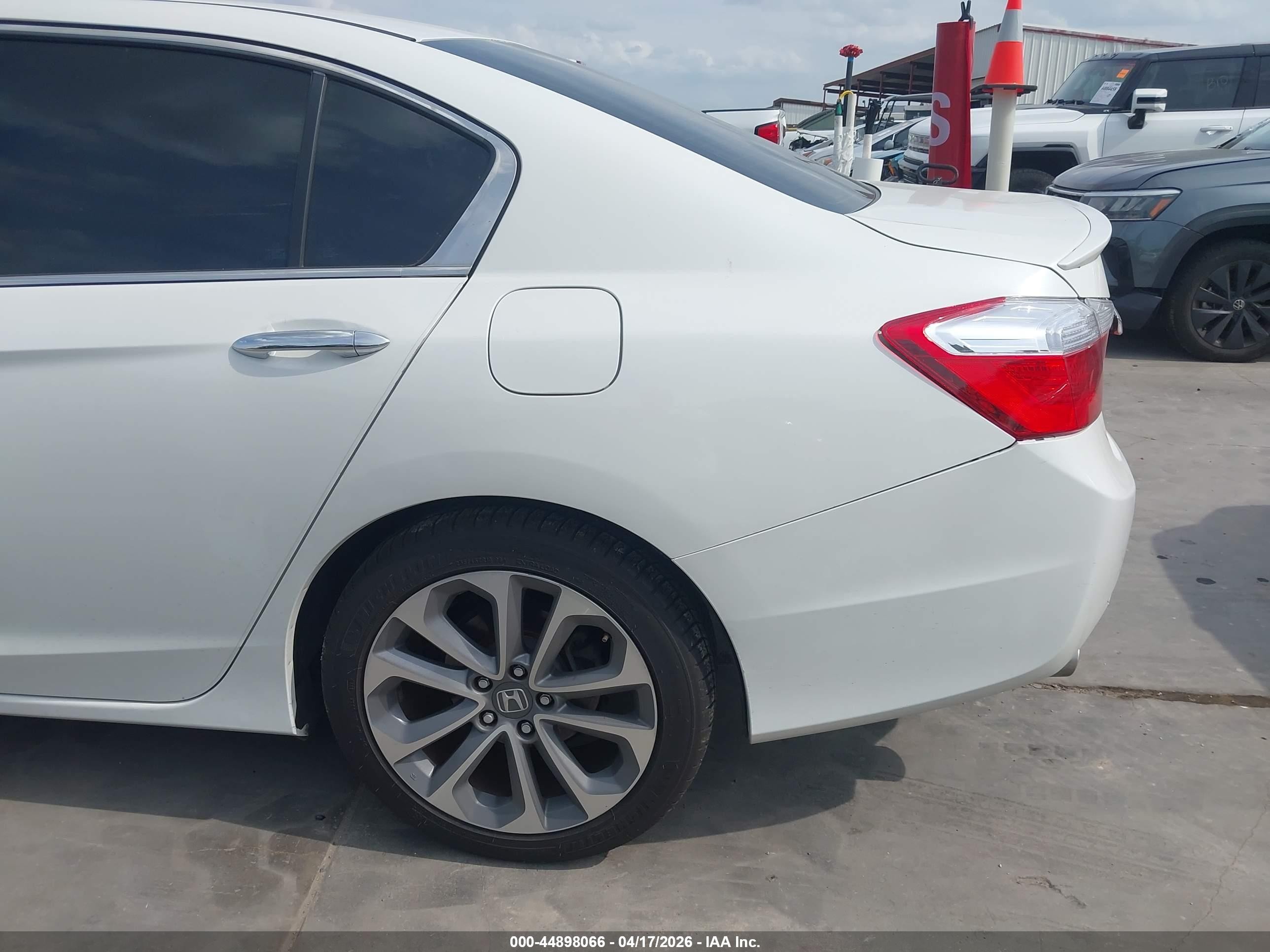 2015 Honda Accord Sport White vin: 1HGCR2F59FA022844