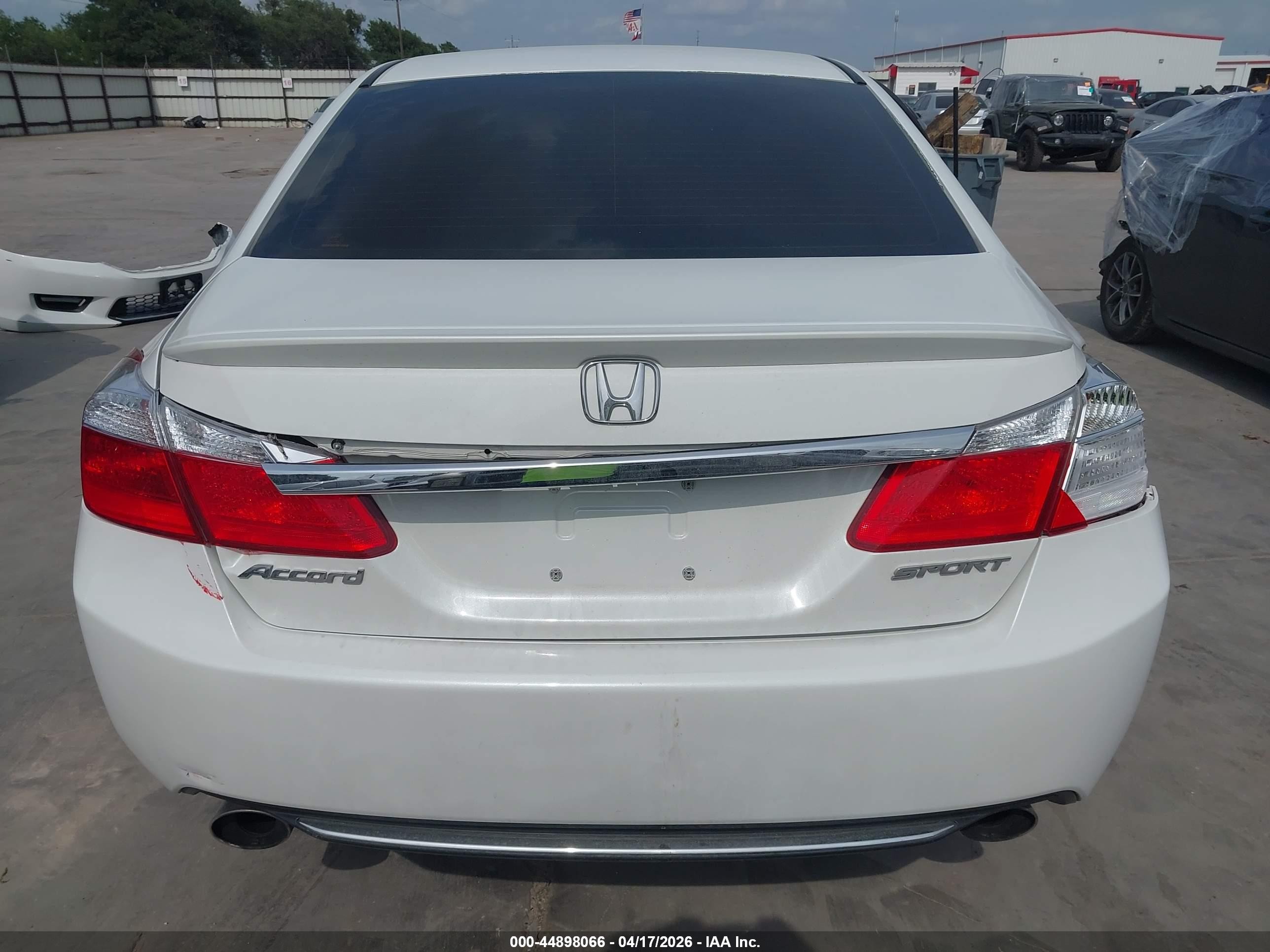 2015 Honda Accord Sport White vin: 1HGCR2F59FA022844