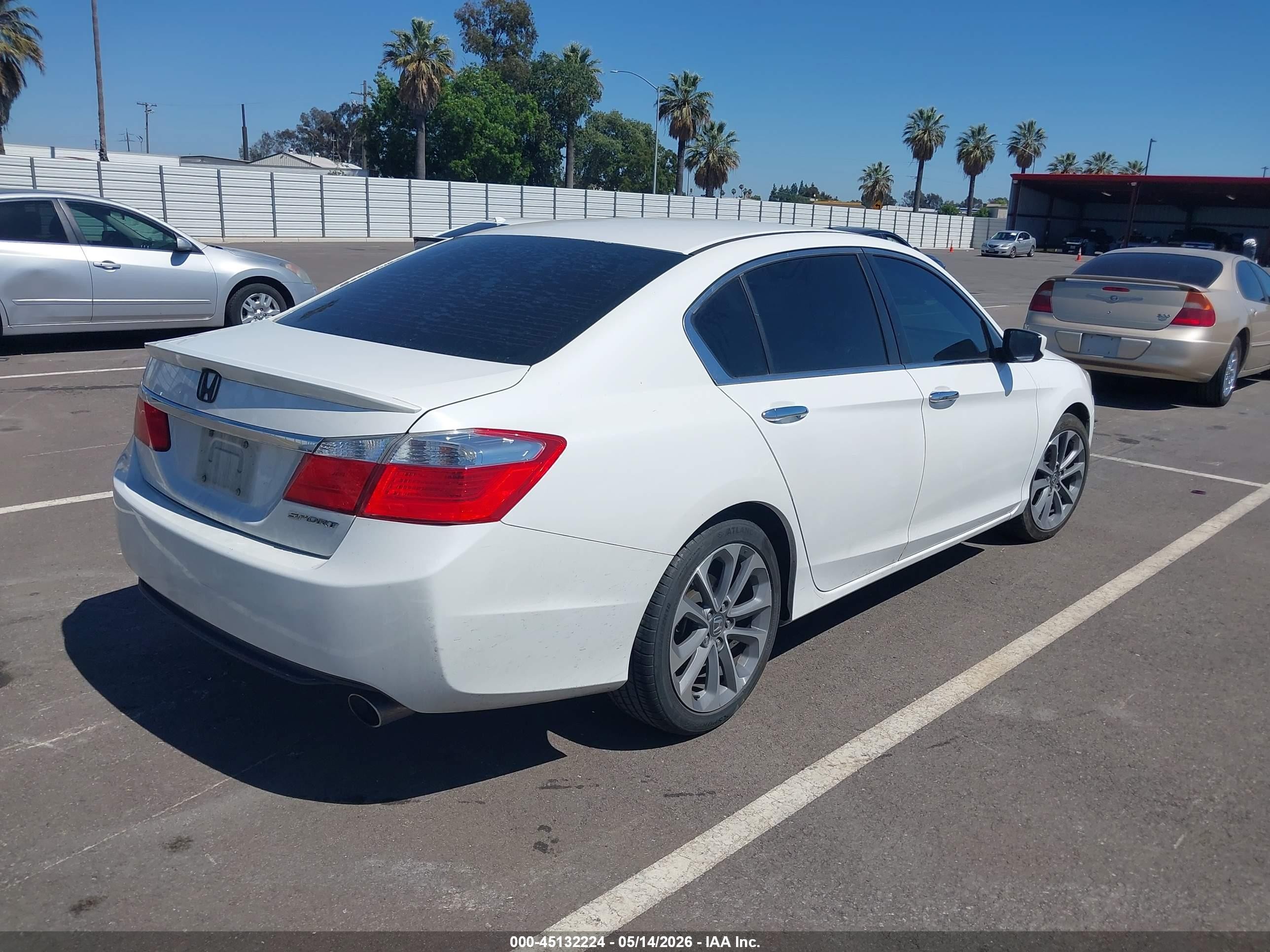 2015 Honda Accord Sport White vin: 1HGCR2F5XFA145052