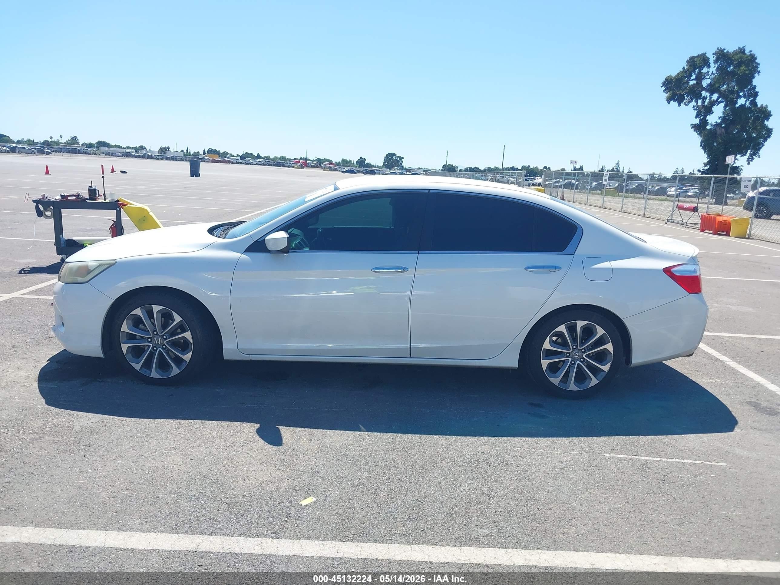 2015 Honda Accord Sport White vin: 1HGCR2F5XFA145052