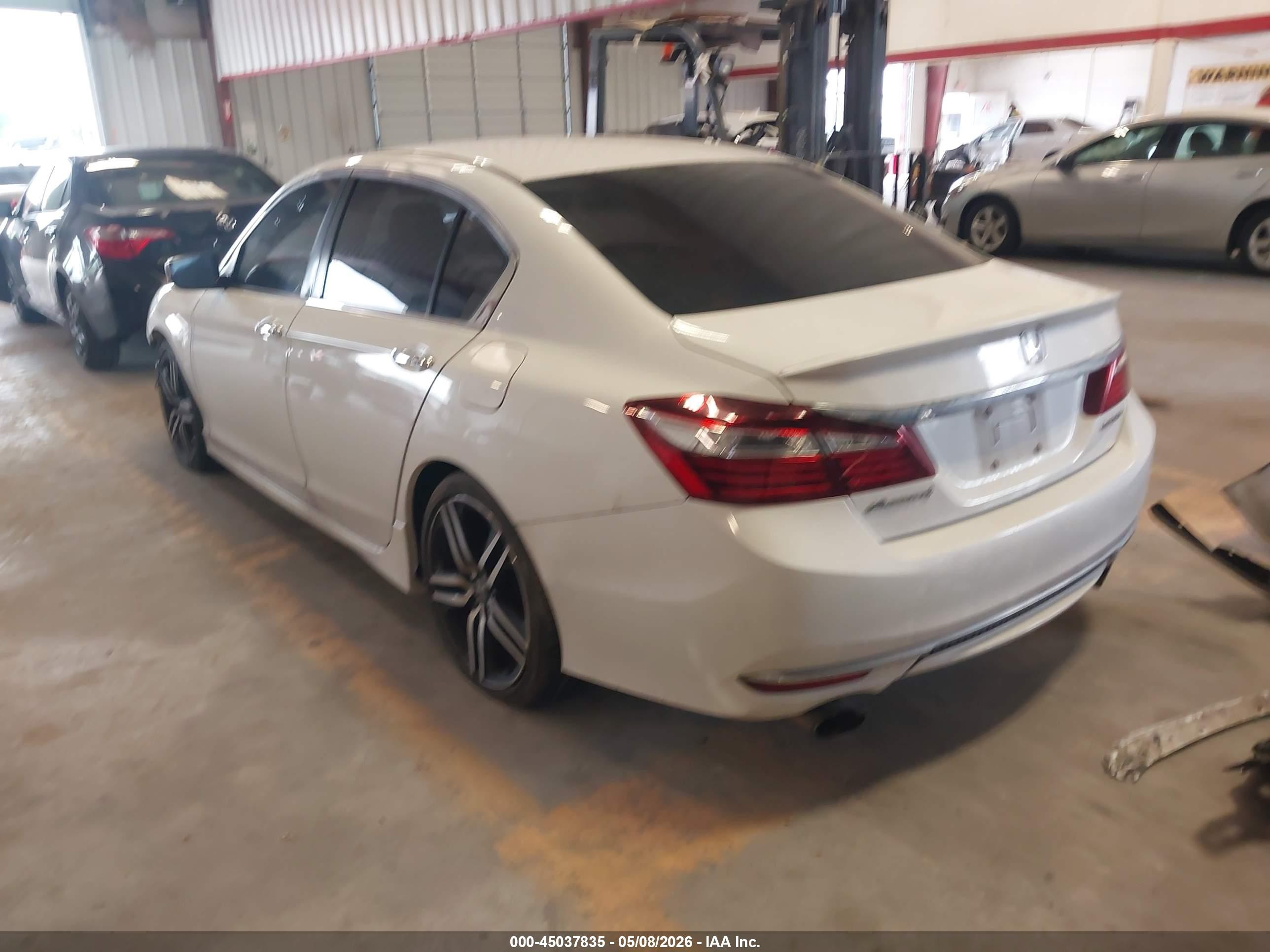 2017 Honda Accord Sport White vin: 1HGCR2F60HA022386