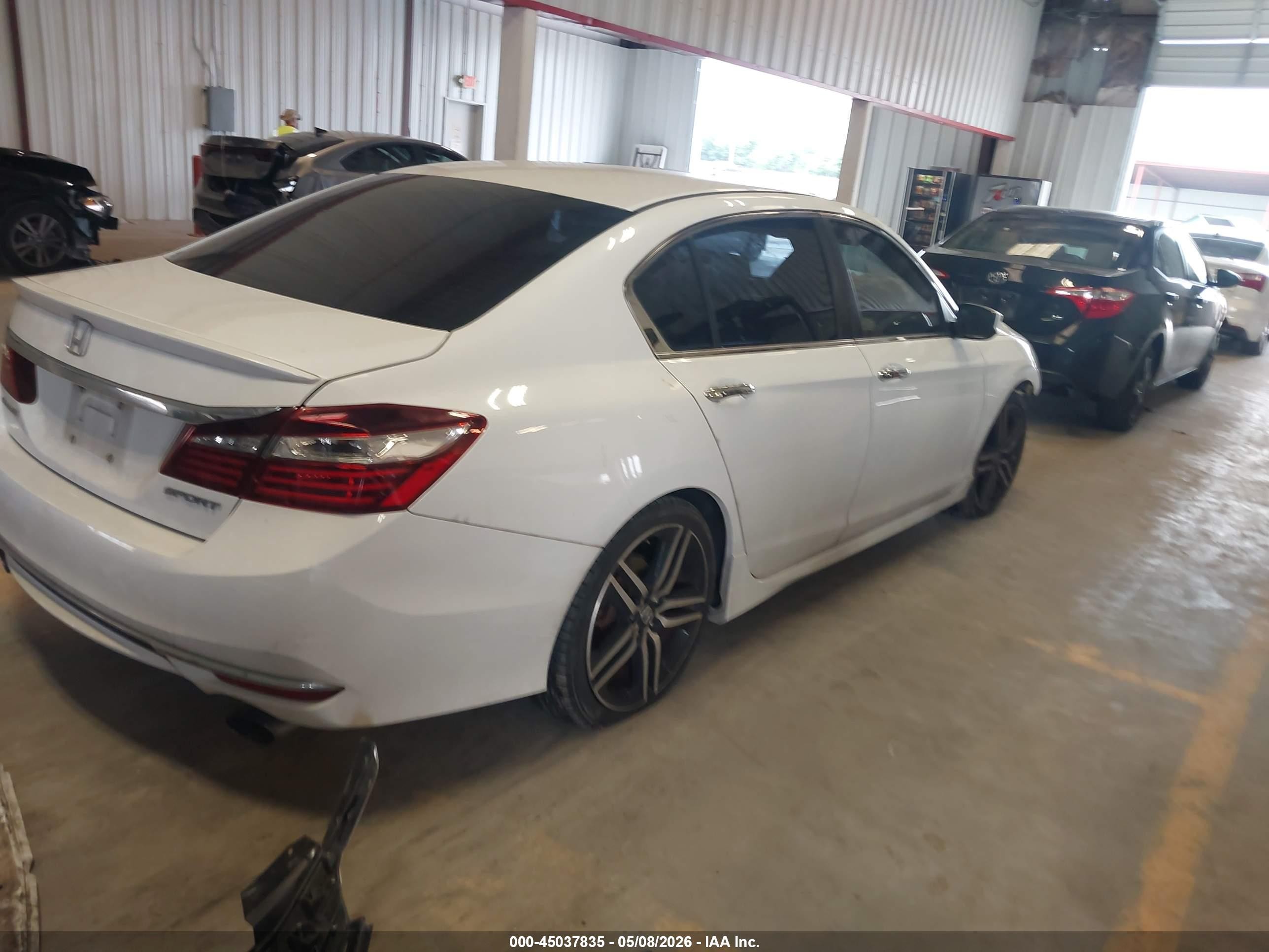 2017 Honda Accord Sport White vin: 1HGCR2F60HA022386