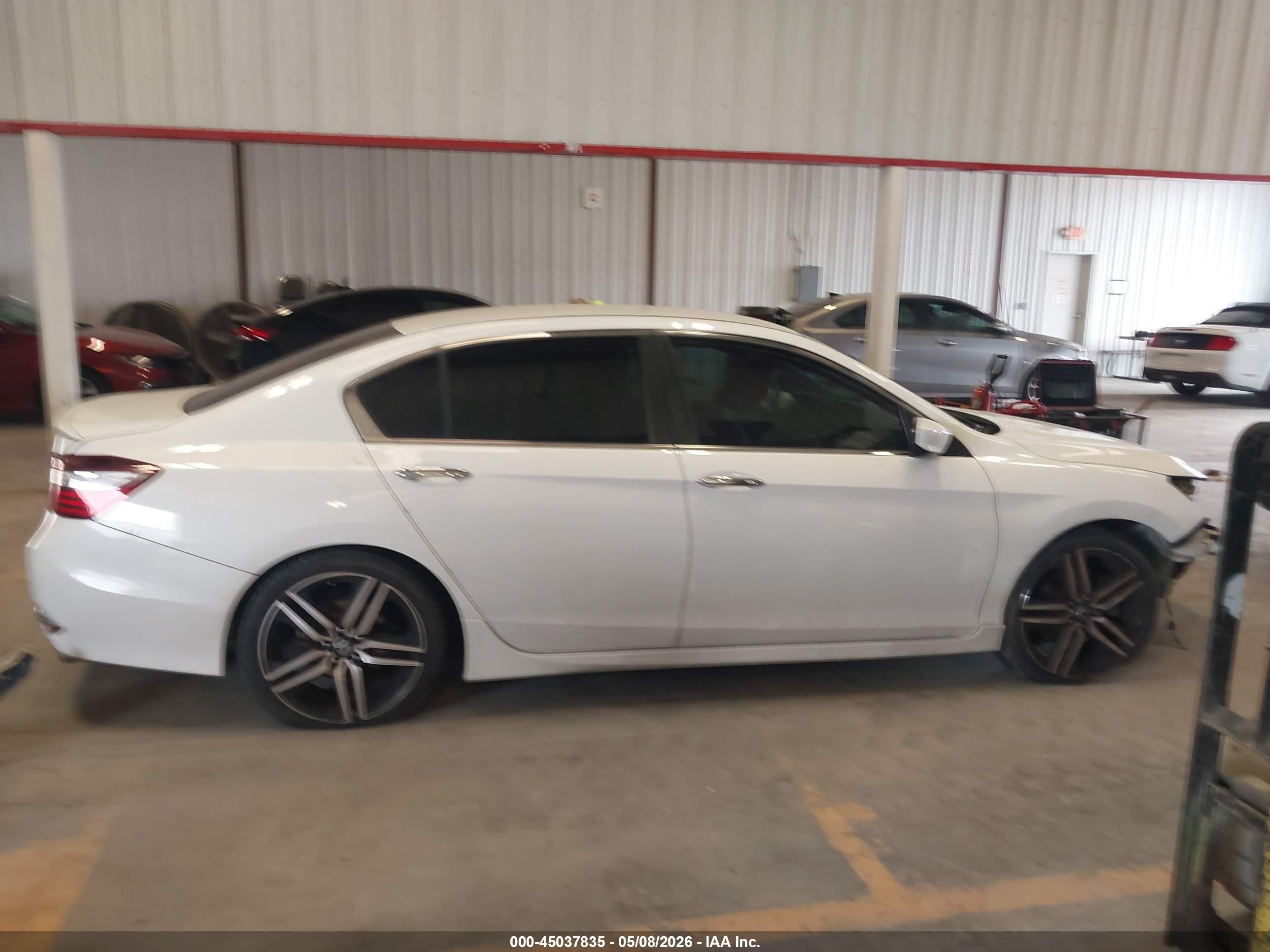 2017 Honda Accord Sport White vin: 1HGCR2F60HA022386
