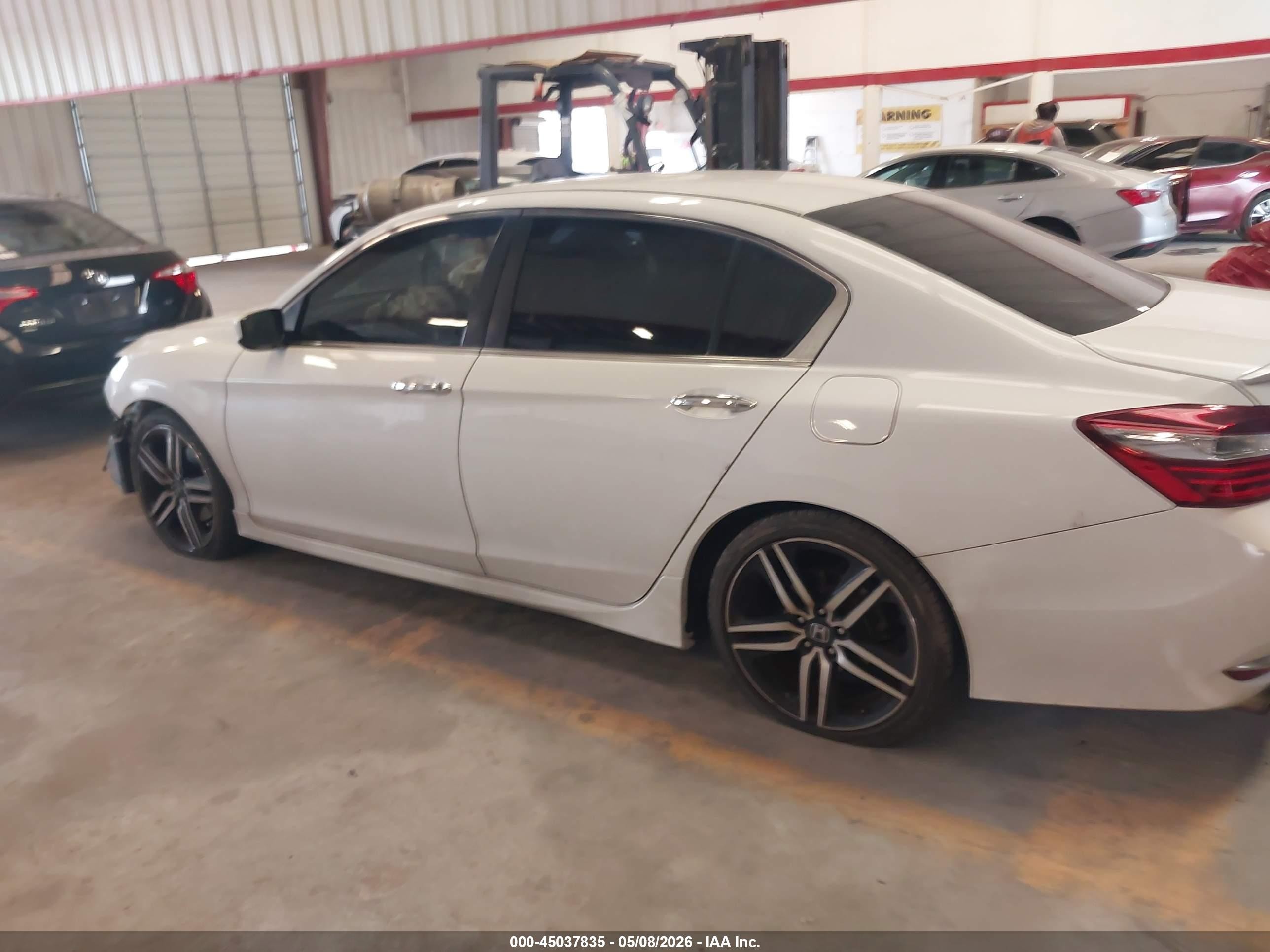 2017 Honda Accord Sport White vin: 1HGCR2F60HA022386