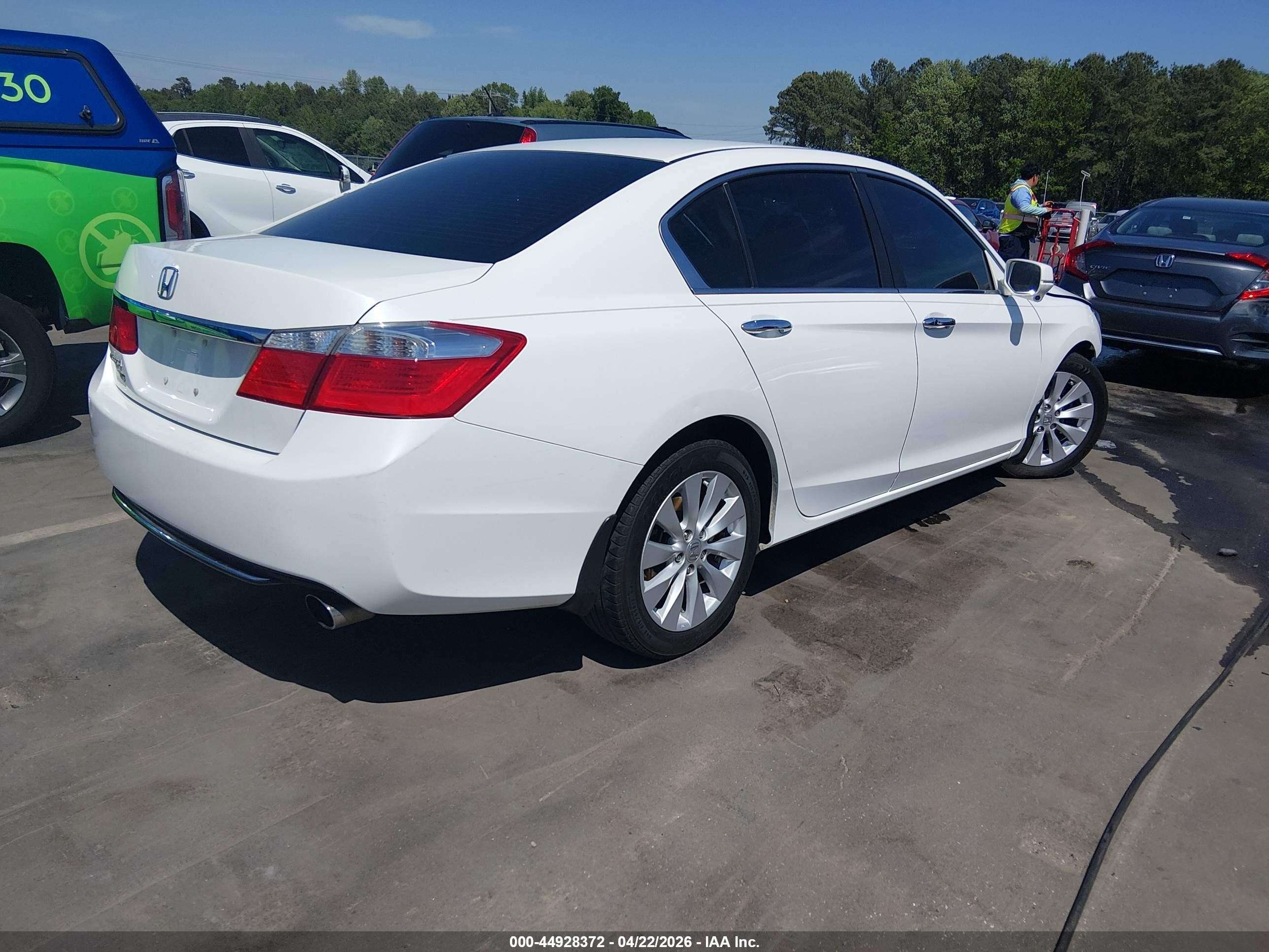 2013 Honda Accord Ex White vin: 1HGCR2F70DA124614