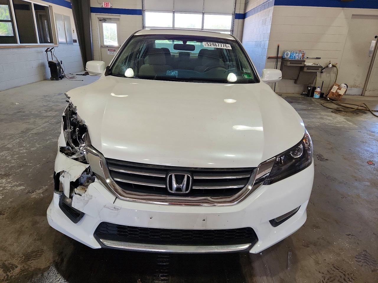 2015 Honda Accord White vin: 1HGCR2F70FA048198