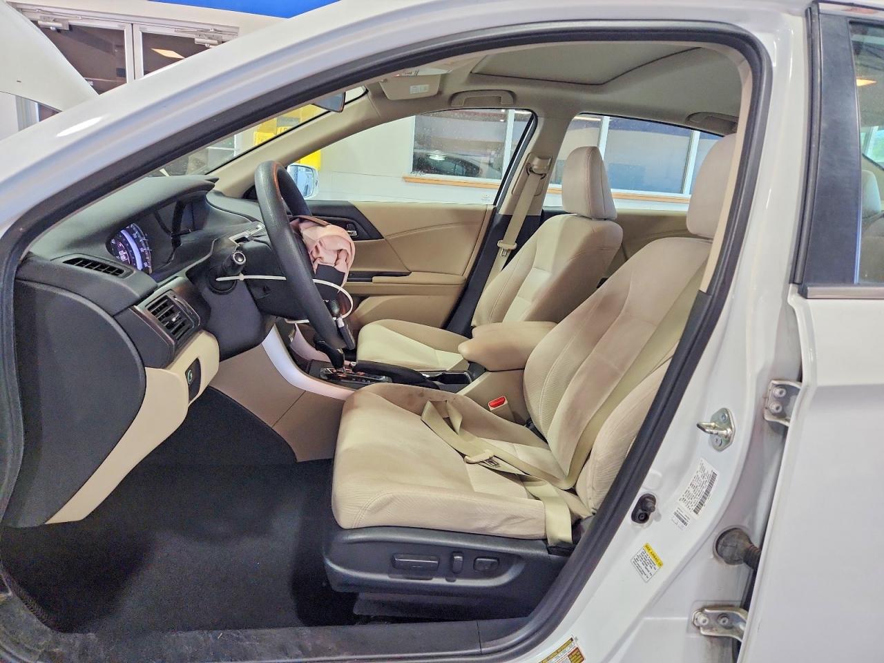 2015 Honda Accord White vin: 1HGCR2F70FA048198