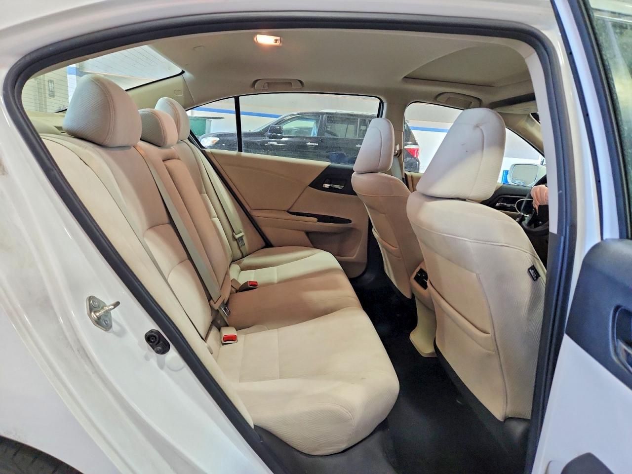 2015 Honda Accord White vin: 1HGCR2F70FA048198