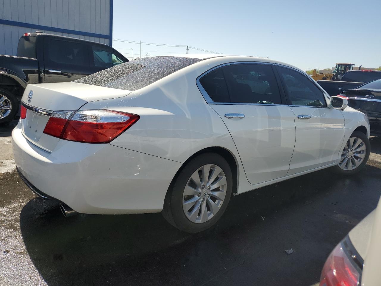 2014 Honda Accord Ex White vin: 1HGCR2F72EA040618 Damage: Right Qtr Panel, Dent(S) W/No Paint Dmg, 1/2 To 1 Inch