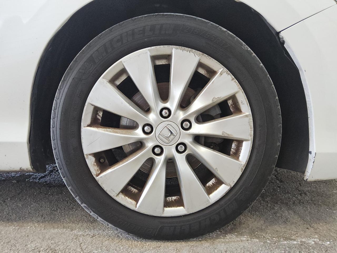2015 Honda Accord Ex White vin: 1HGCR2F74FA207238 Damage: Left Front Tire, Worn, Replacement Required
