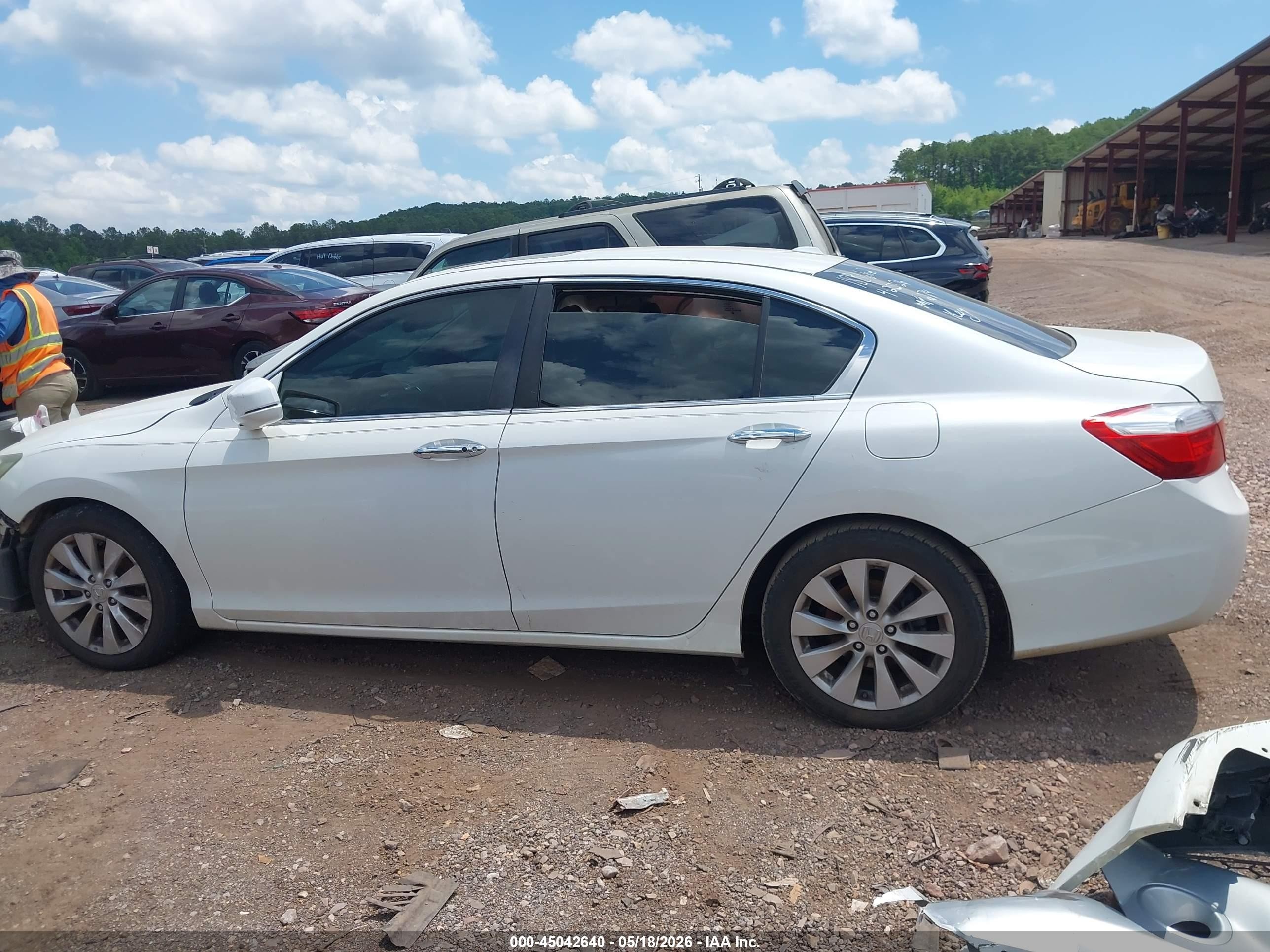 2013 Honda Accord Ex-l White vin: 1HGCR2F80DA120216