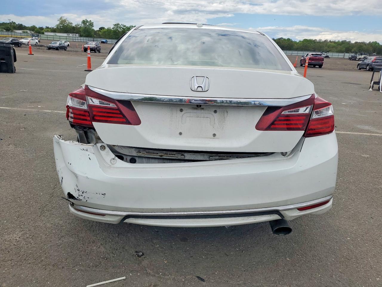 2016 Honda Accord Exl White vin: 1HGCR2F80GA102156
