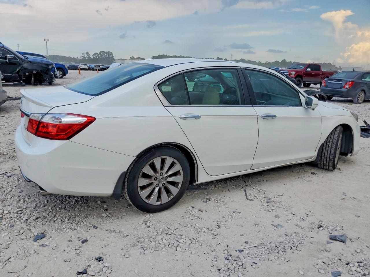 2013 Honda Accord Exl White vin: 1HGCR2F87DA213895