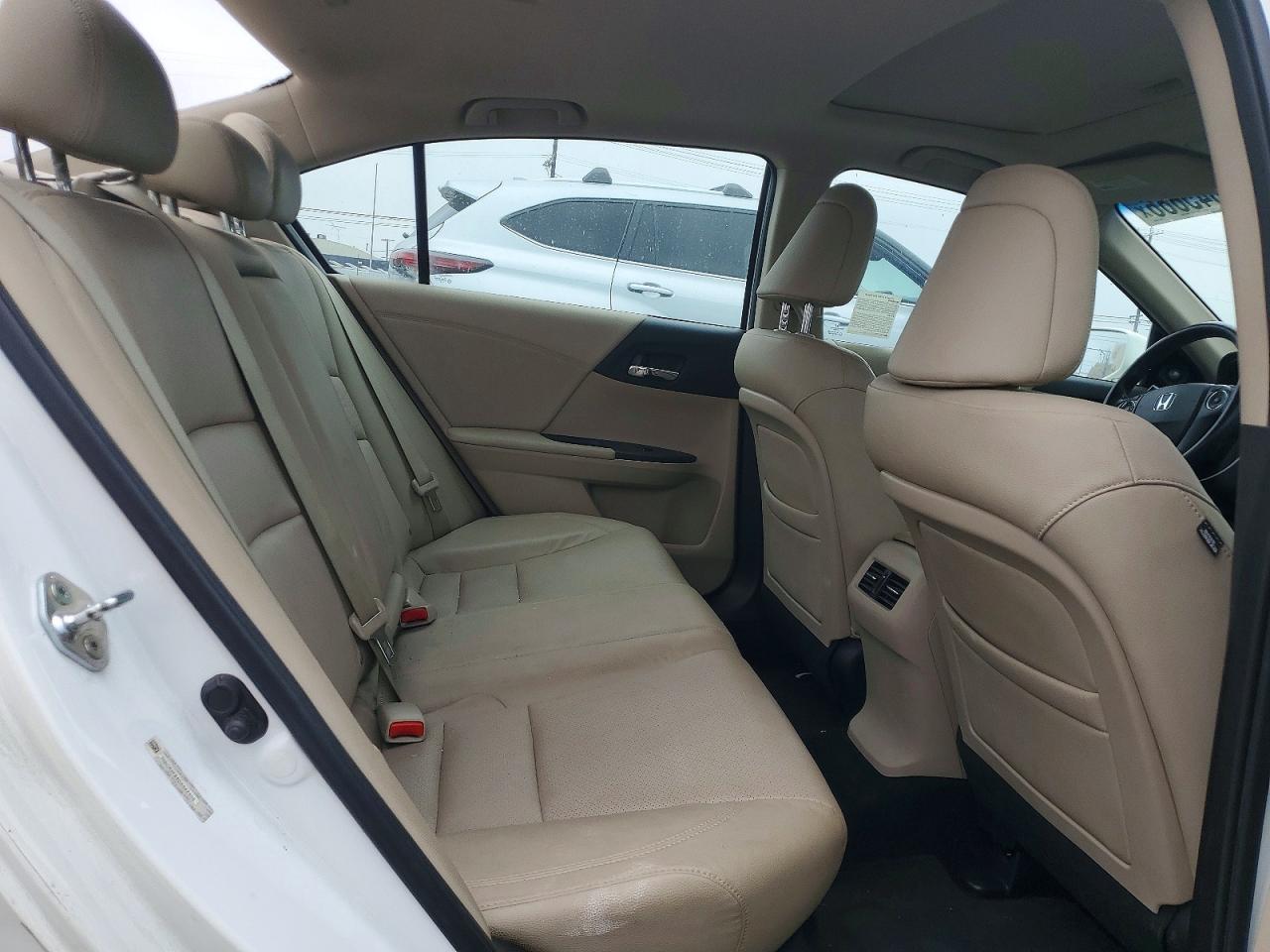2013 Honda Accord White vin: 1HGCR2F88DA242306