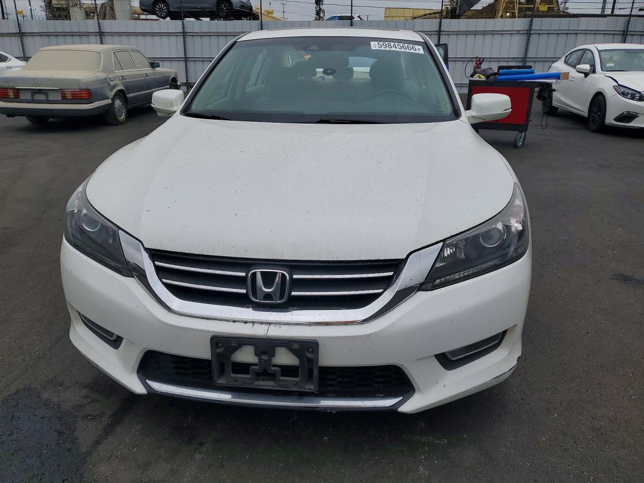 2013 Honda Accord White vin: 1HGCR2F88DA242306