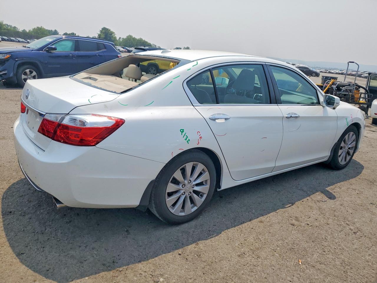 2015 Honda Accord Exl White vin: 1HGCR2F88FA131757