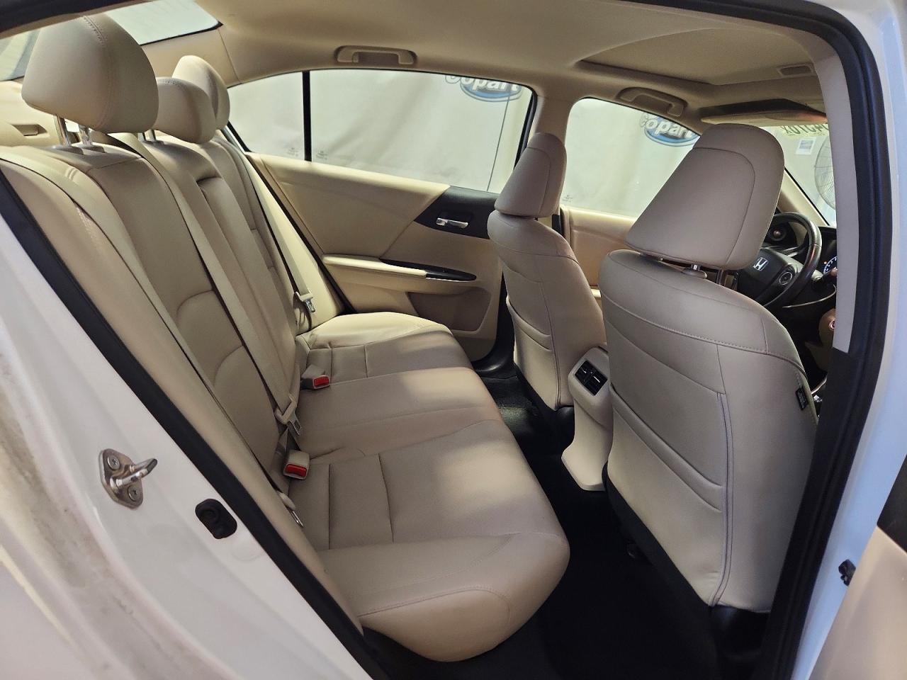 2015 Honda Accord Exl White vin: 1HGCR2F89FA151578
